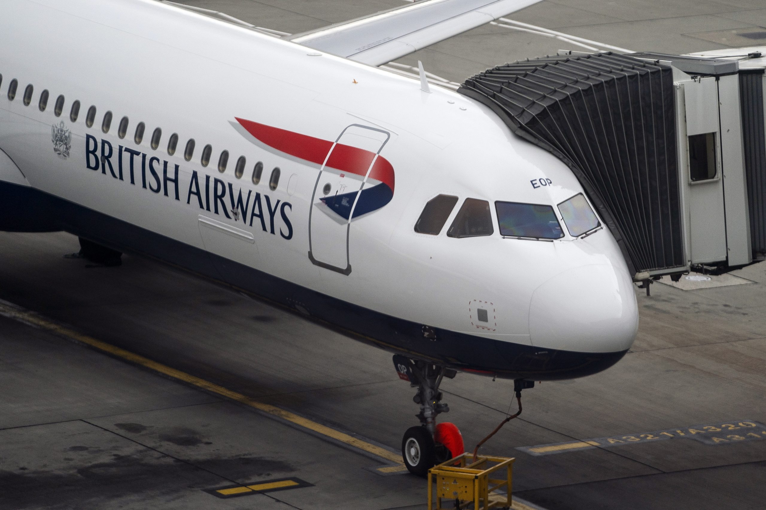 Pilotos da British Airways desconvocam greve de 27 de setembro