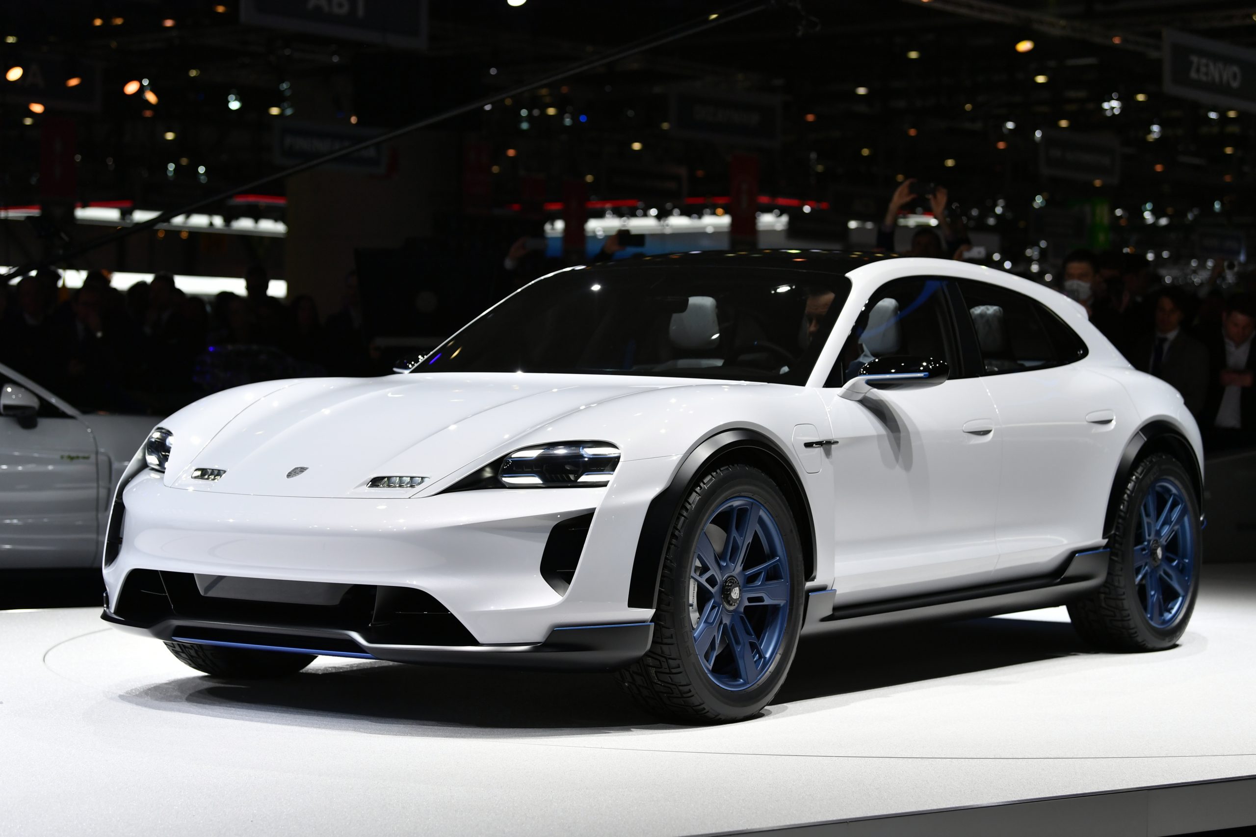 O crossover 100% elétrico da Porsche que desafia a supremacia da Tesla