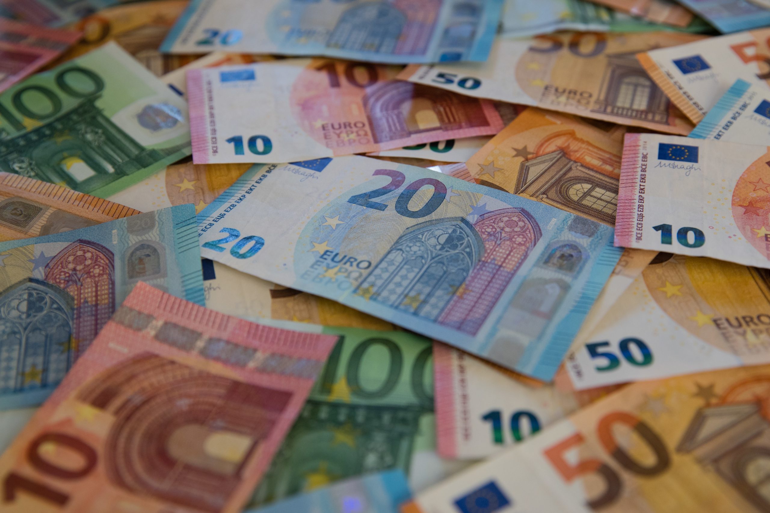 Dívida pública baixa para 275,9 mil milhões de euros em julho