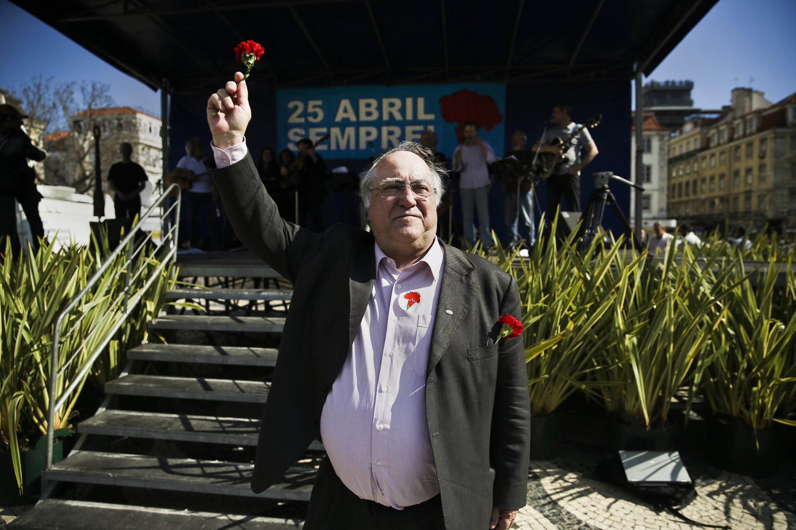 Vasco Lourenço recorda papel de Mário Soares na construção de Abril