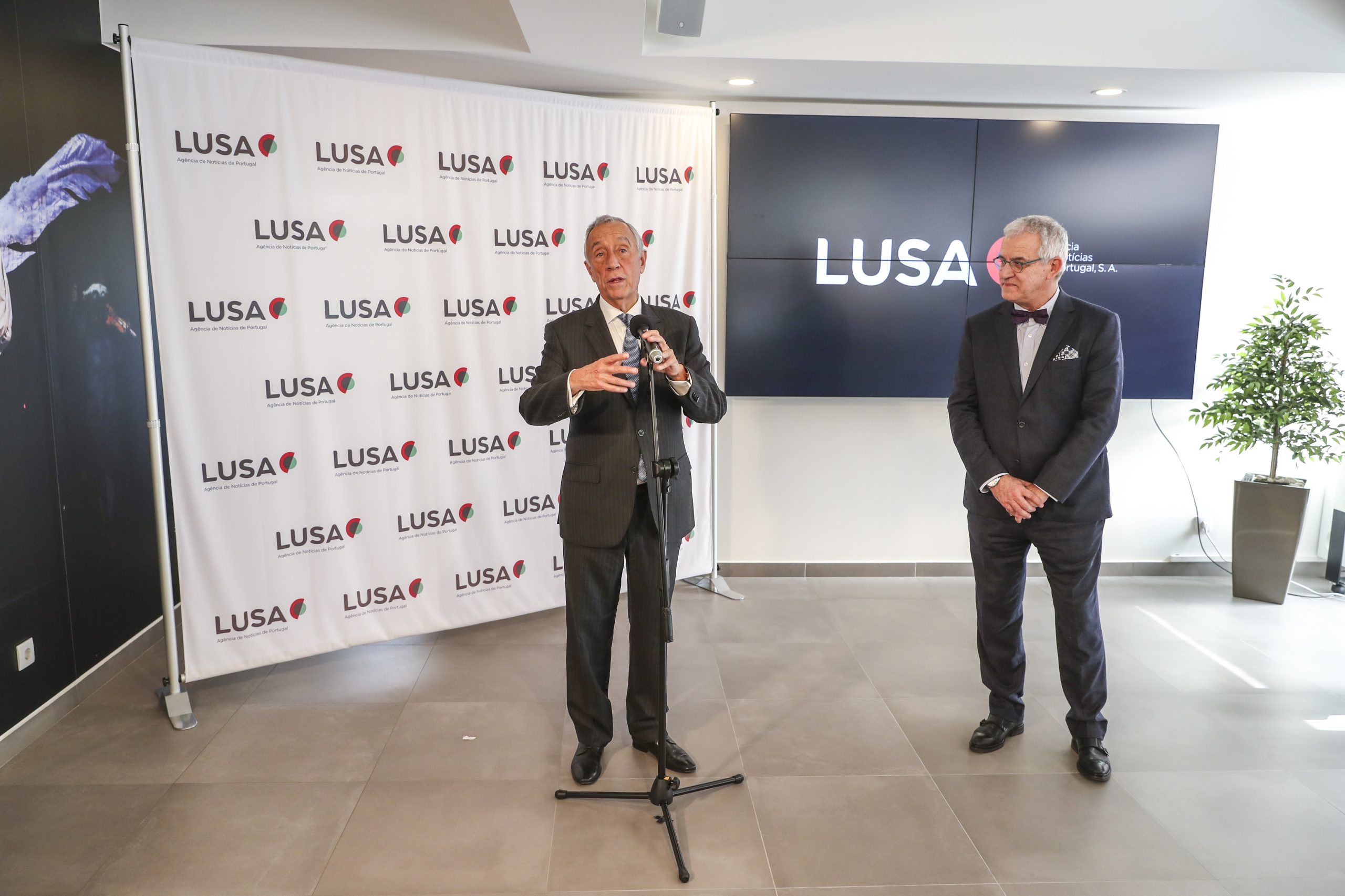 Marcelo defende que dar meios à Lusa é uma forma de combater a crise na comunicação social