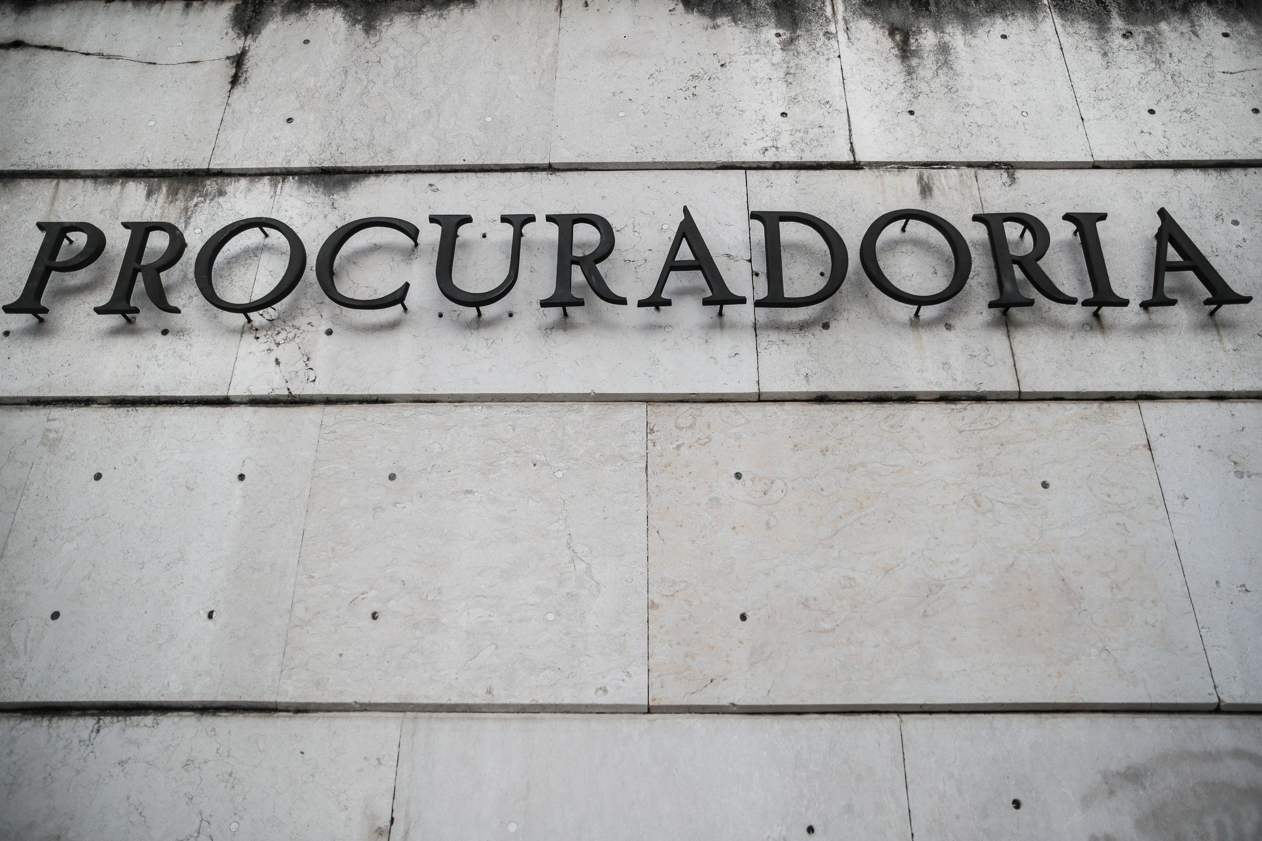Dois arguidos acusados em processo de fraude fiscal que lesou o Estado em 600 mil euros