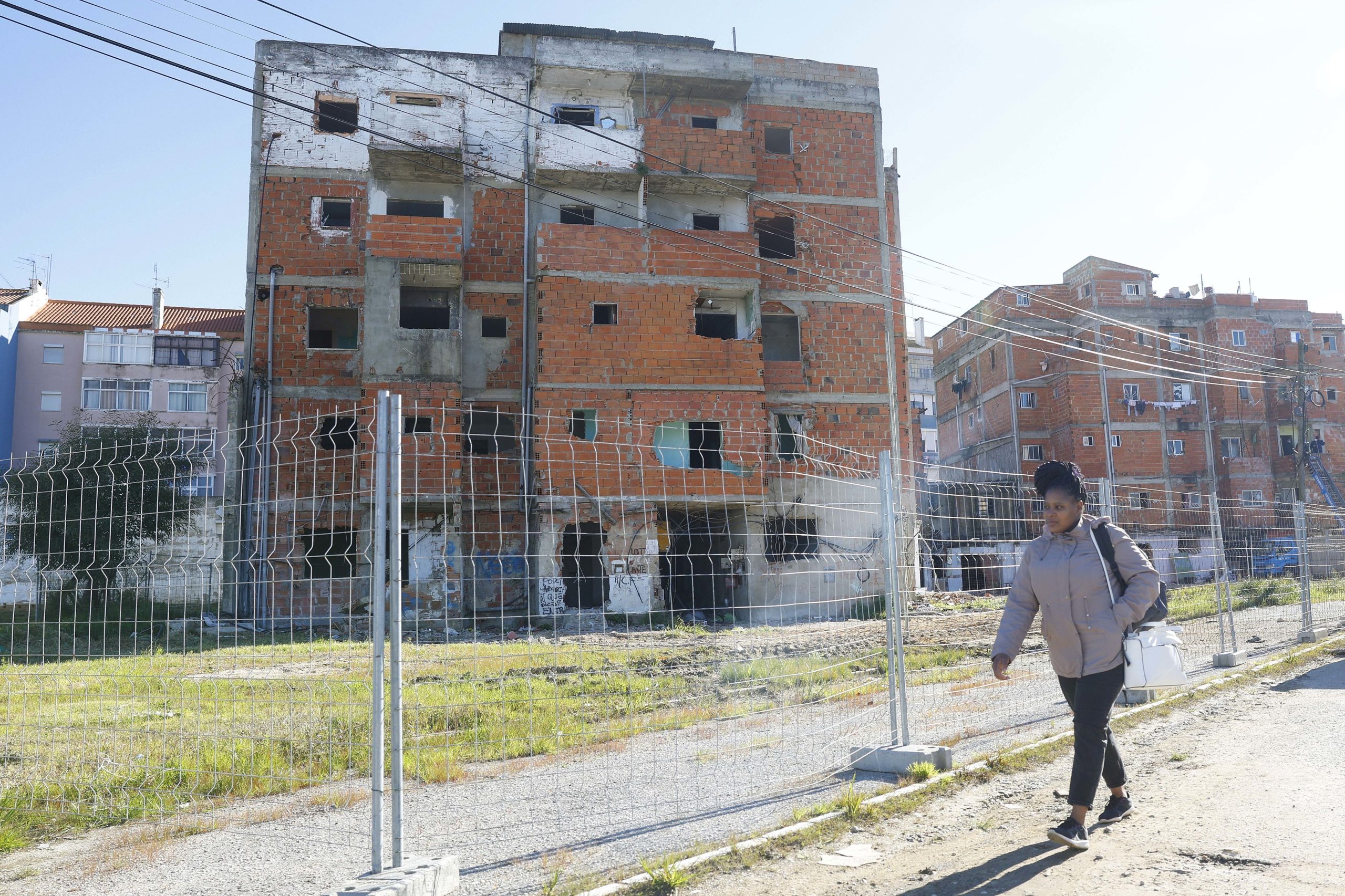 Demolição num lote do bairro da Jamaica no Seixal suspensa por providência cautelar