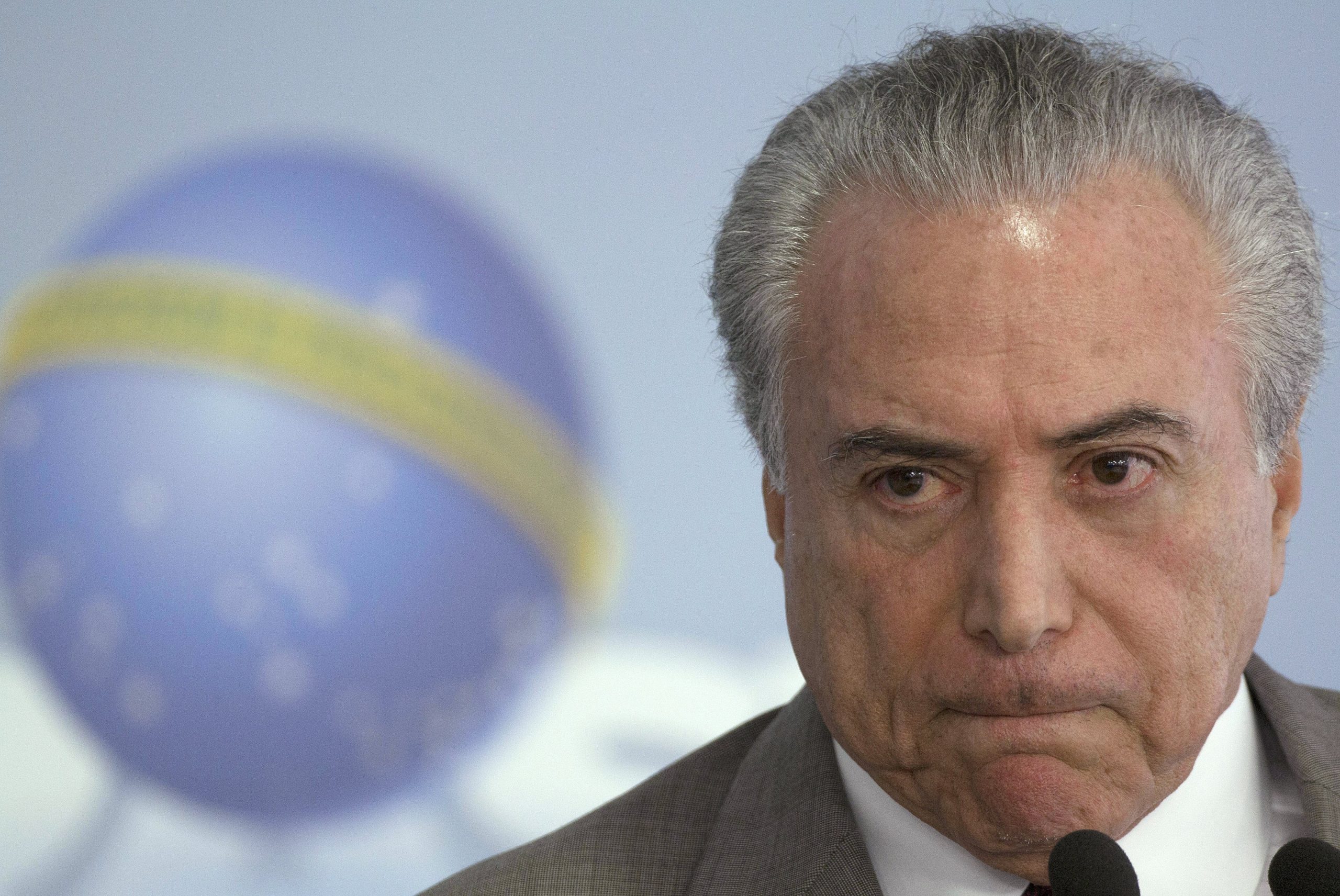 Michel Temer promete cooperação do Brasil a Macron