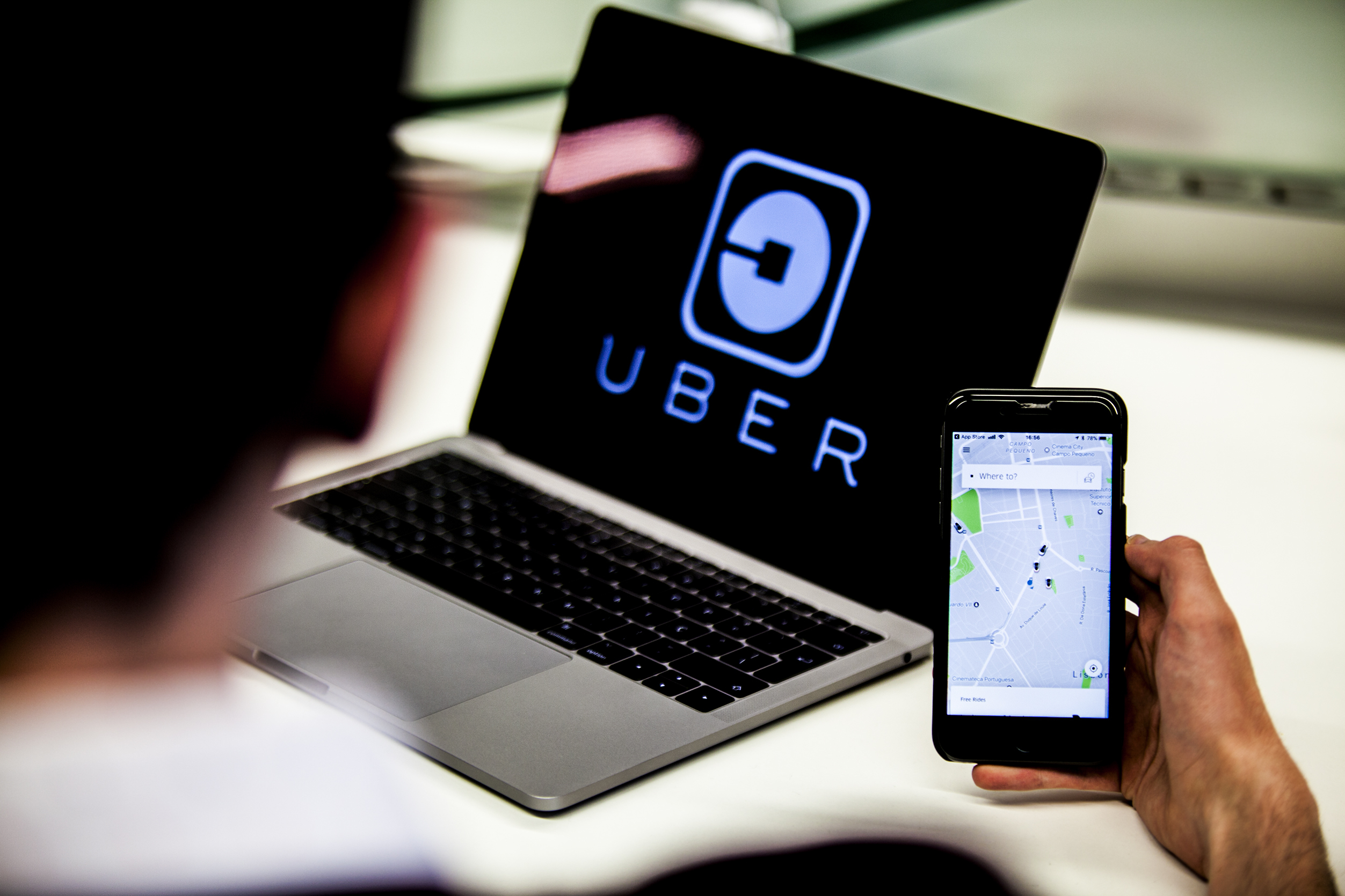 Lei das plataformas de transporte em veículo descaracterizado em vigor em novembro