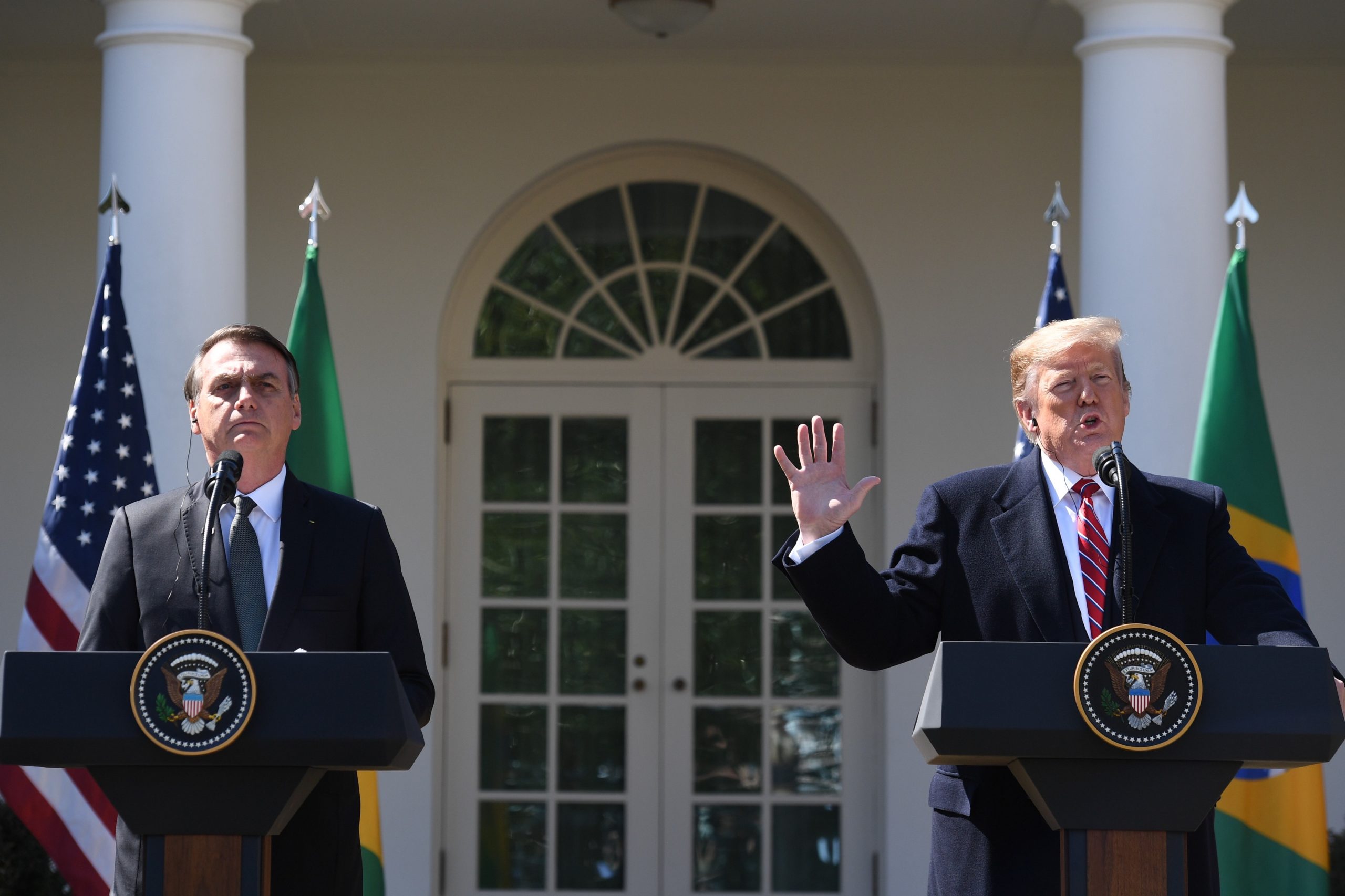 Brasil convoca representante comercial dos EUA para protestar apoio dado pela embaixada e por Trump a Bolsonaro