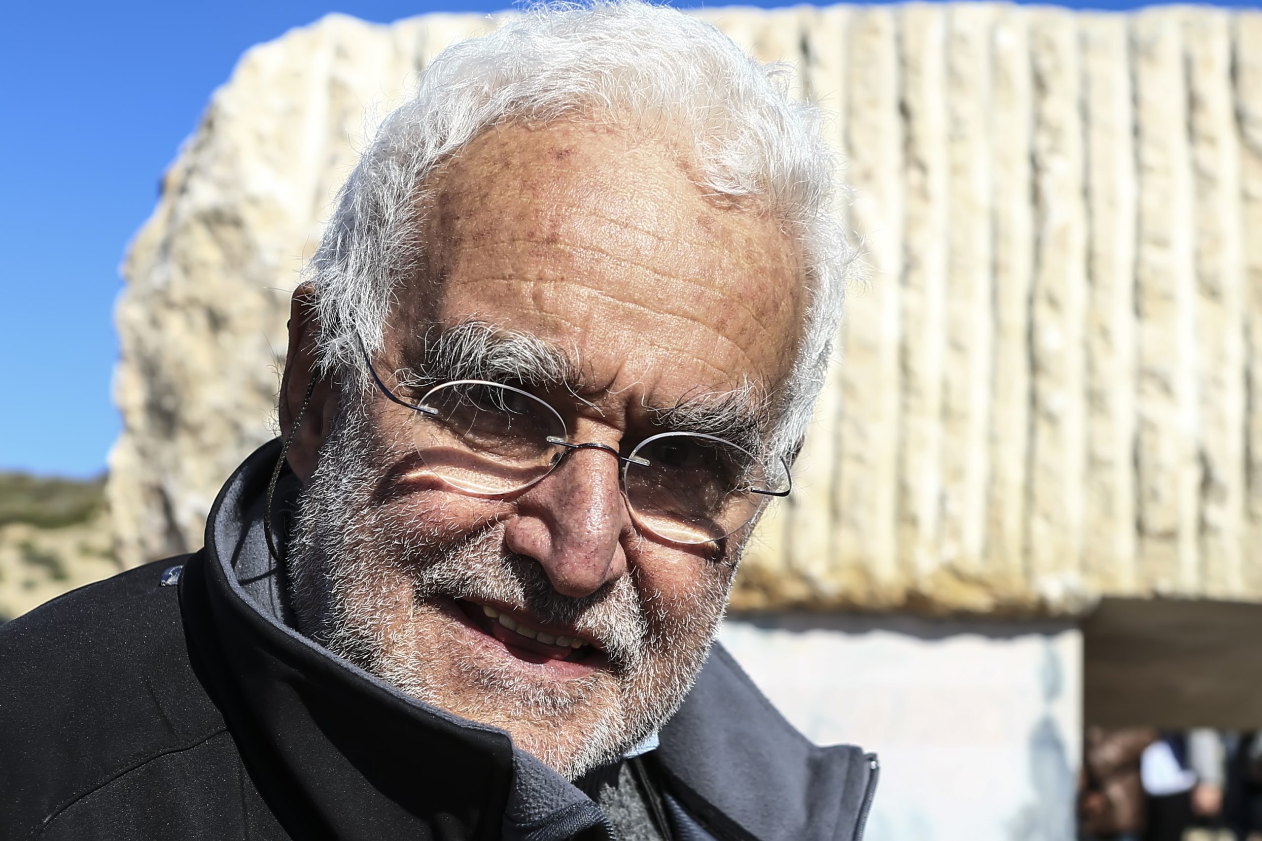 Morreu João Cutileiro. O escultor do mármore, da polémica e dos corpos femininos em pedra
