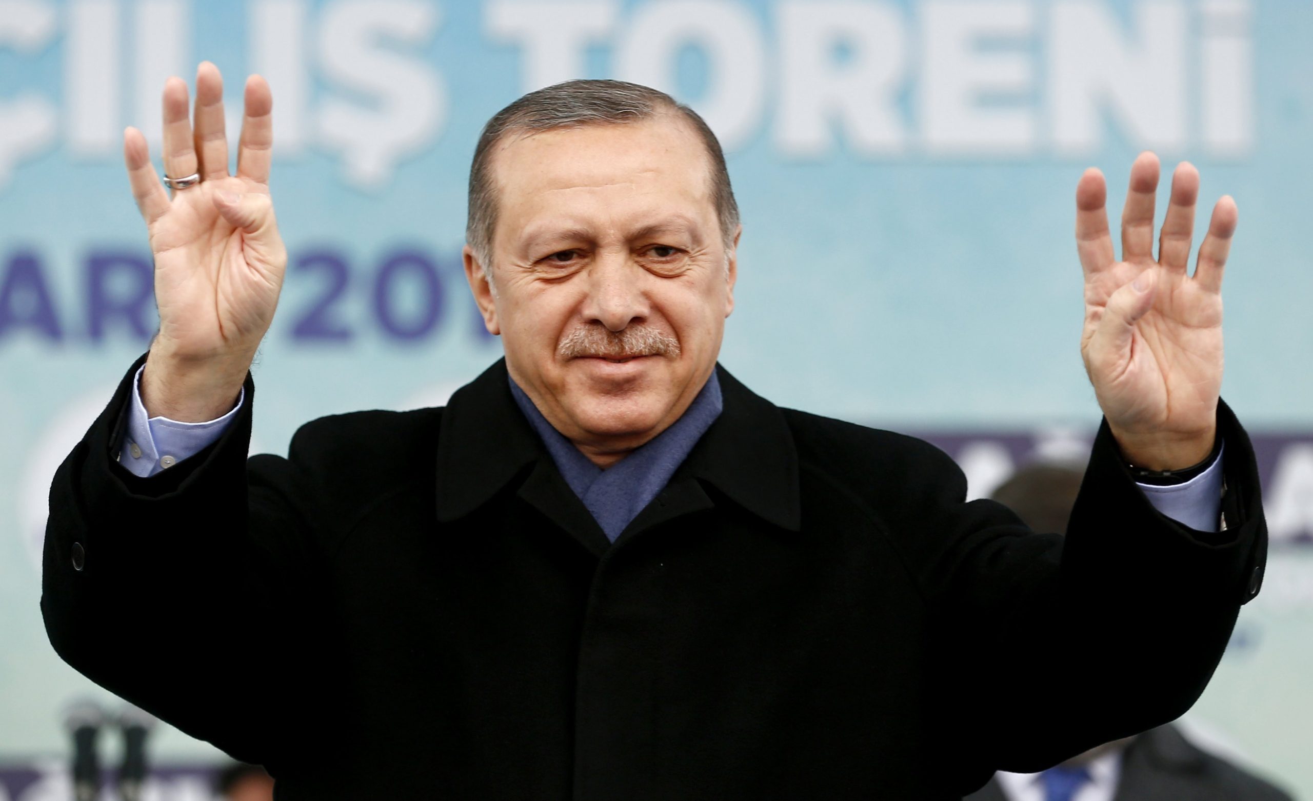 Ataque com gás tóxico na Síria: Erdogan responsabiliza Al-Assad e telefona a Putin