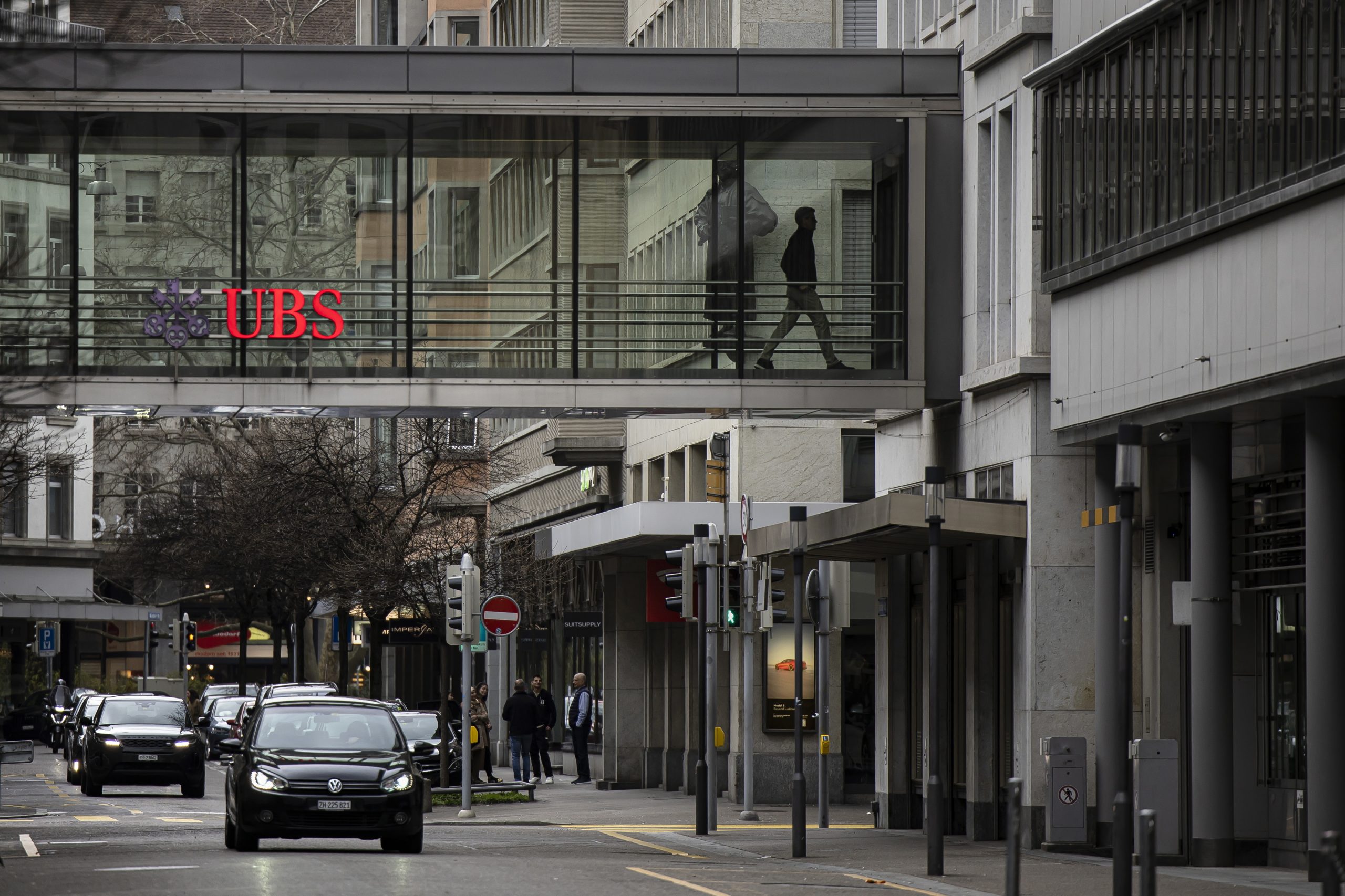 Embora levante “questões de concorrência”, aquisição do Credit Suisse pelo UBS era a única “solução viável”