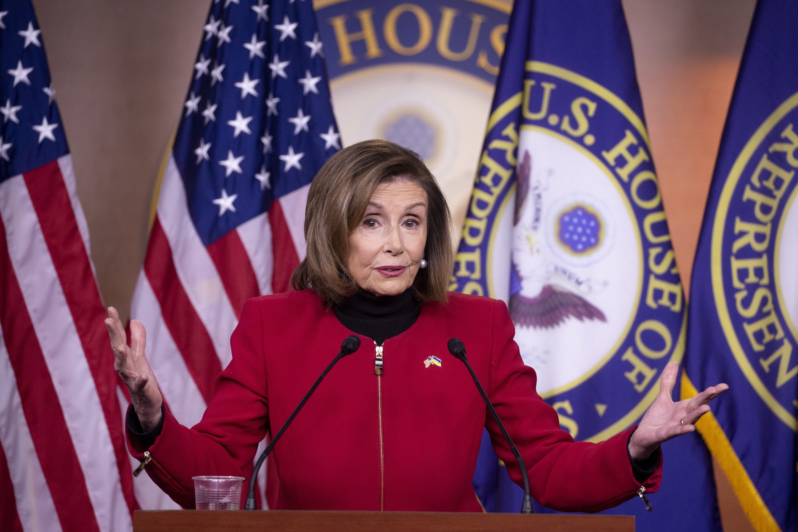 Nancy Pelosi exige justiça após acusações contra Trump