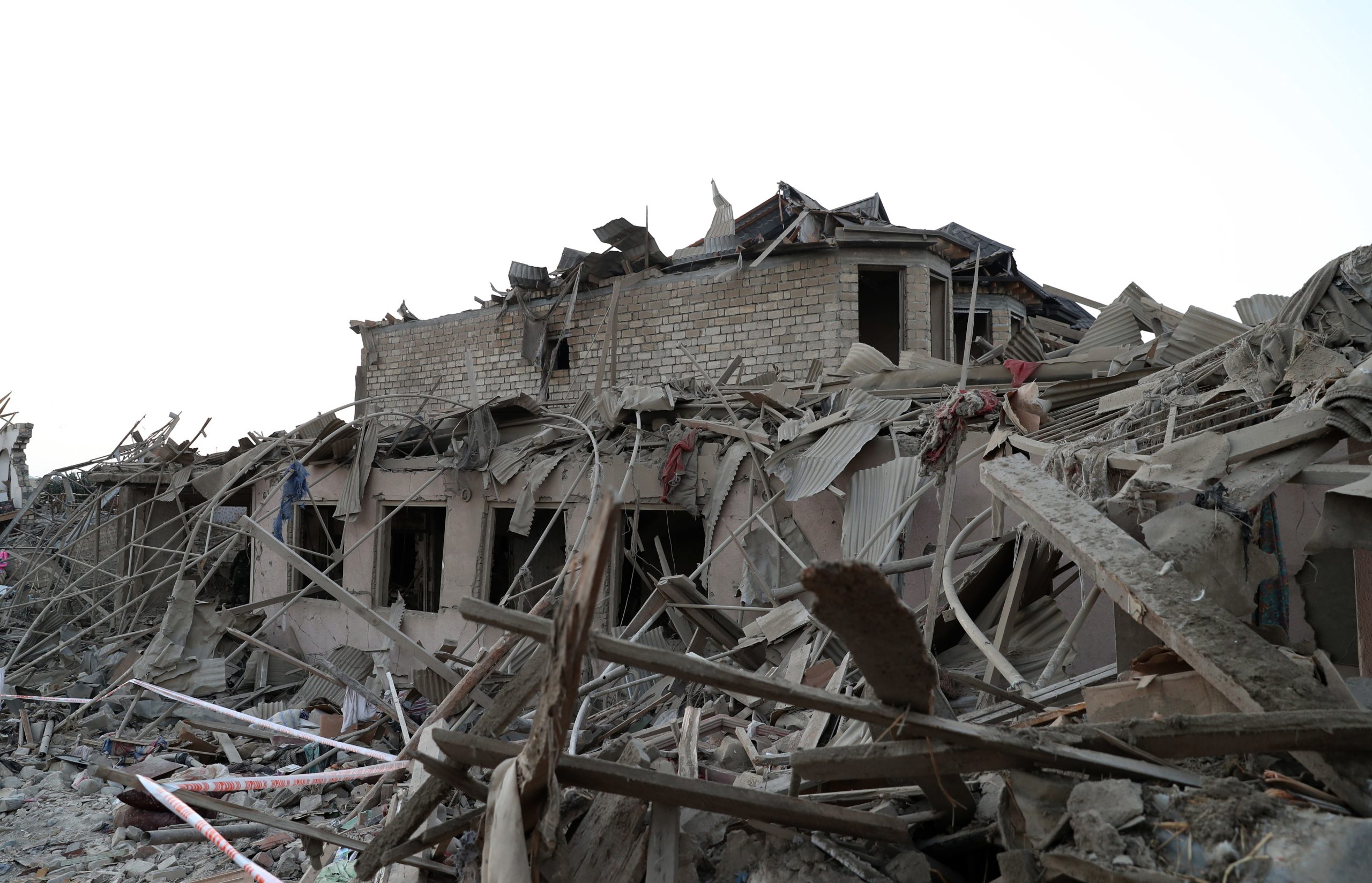 Arménia e Azerbaijão acusam-se de violar “trégua humanitária”