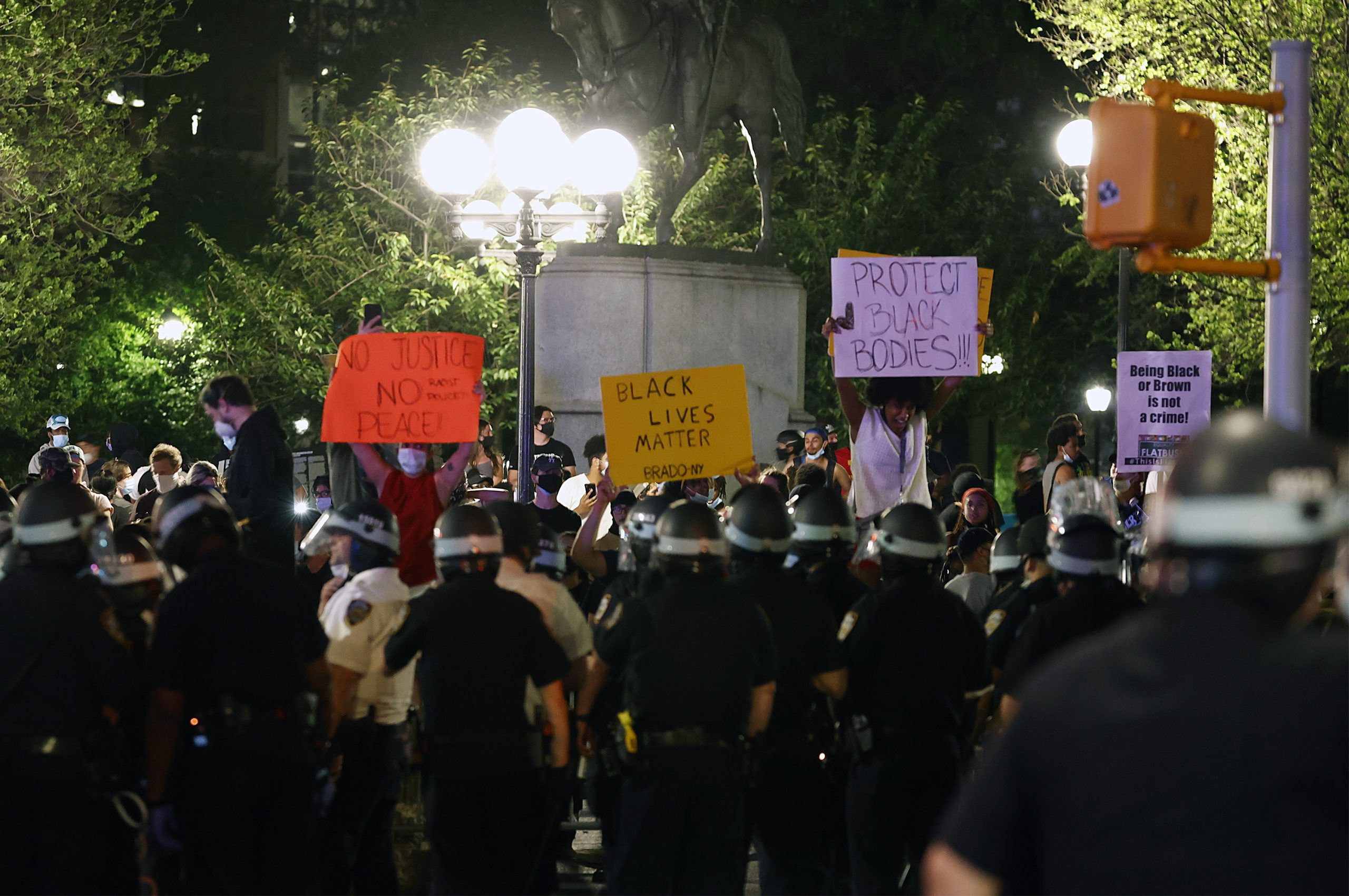 Estados Unidos. Pelo menos 345 detidos e 33 polícias feridos nas manifestações em Nova Iorque