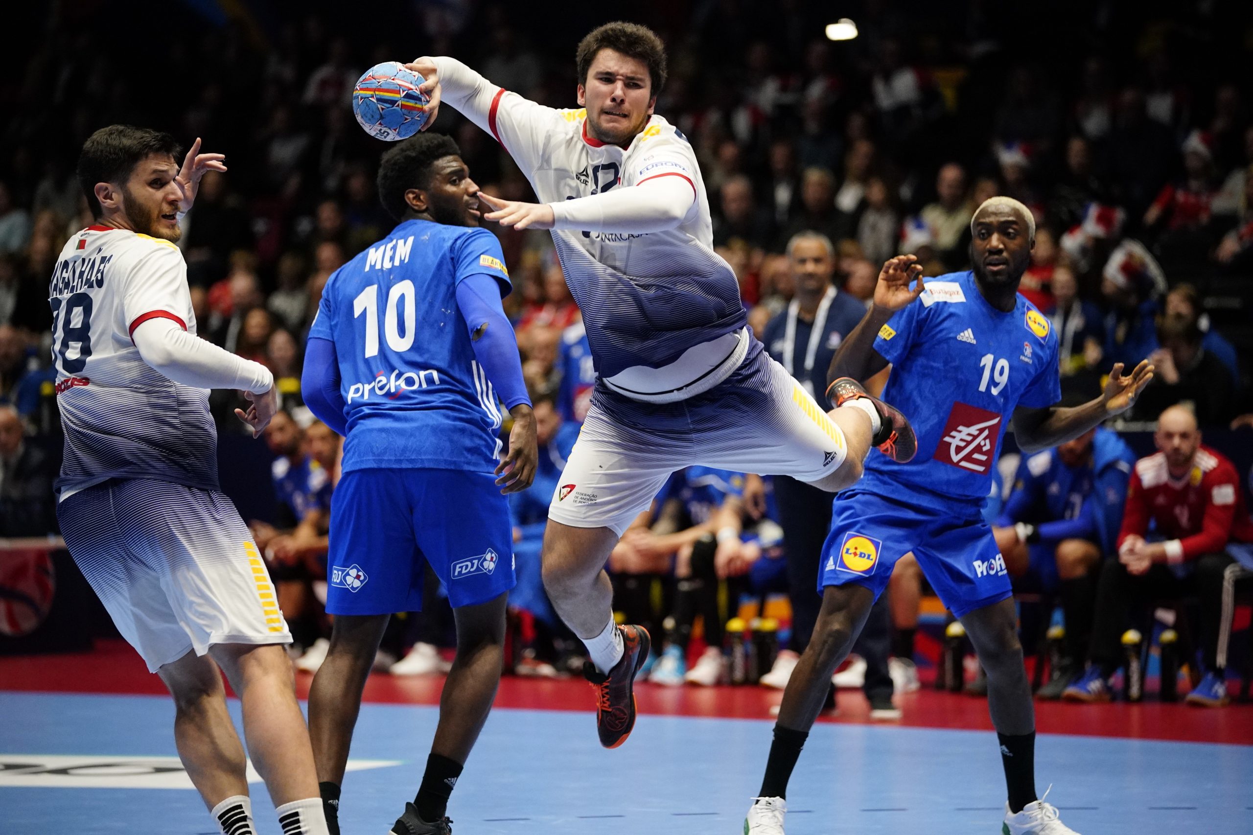 Portugal arranca europeu de andebol com vitória frente à França