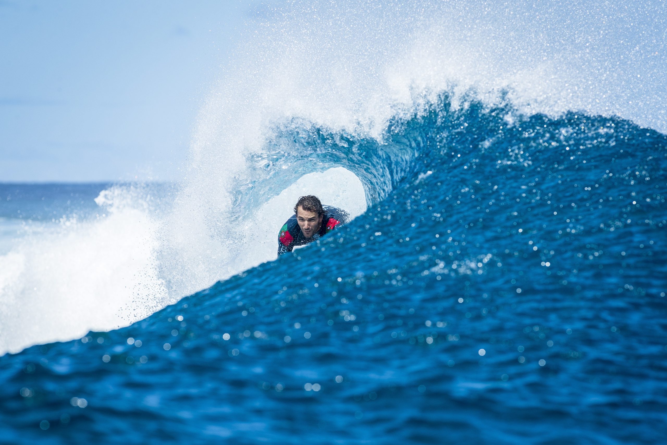 Surfista Frederico Morais critica juízes do circuito e deseja ver Medina campeão
