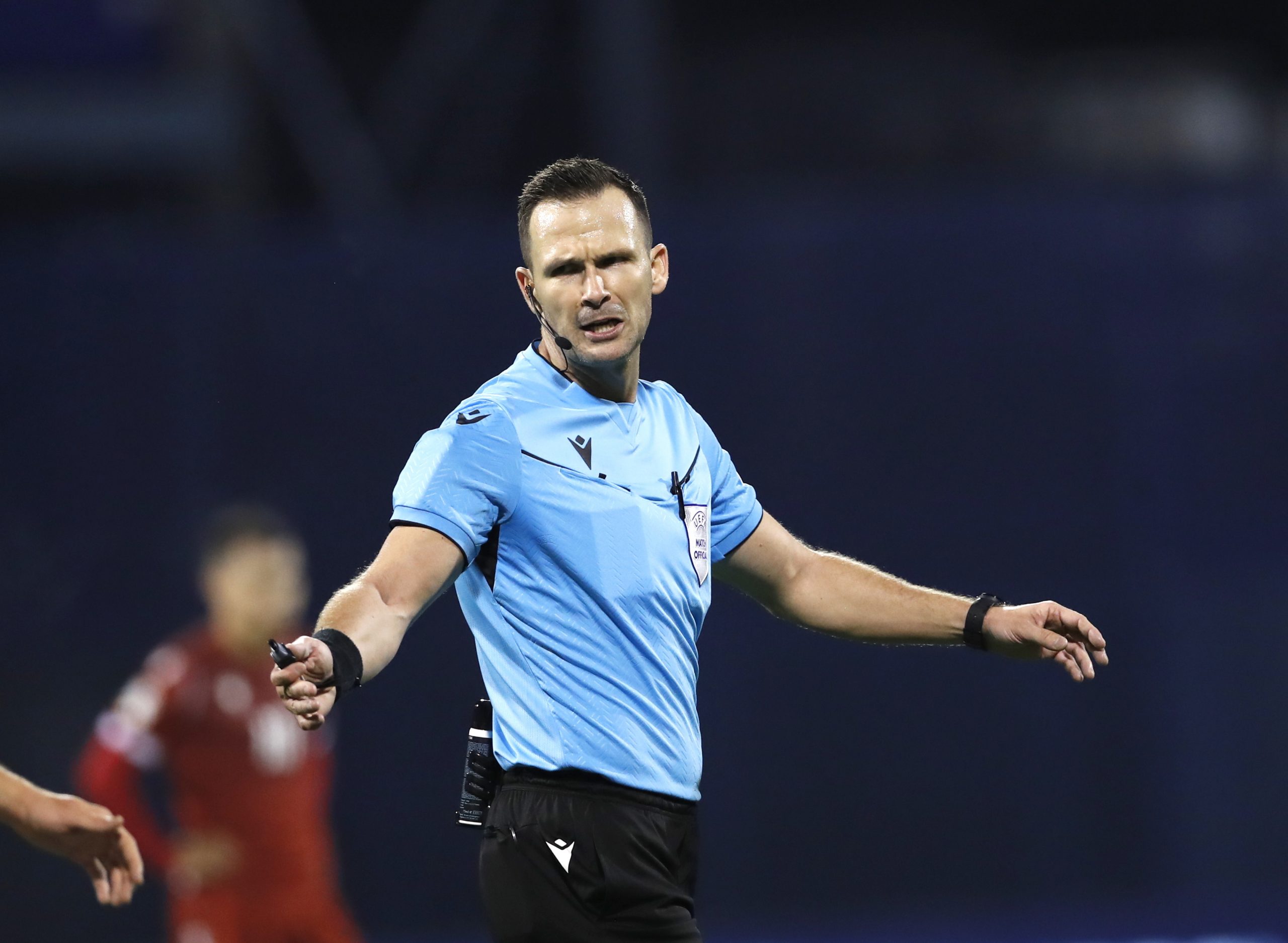 Árbitro Ivan Kruzliak no Rangers-Benfica e Sandro Schärer no Atalanta-Sporting