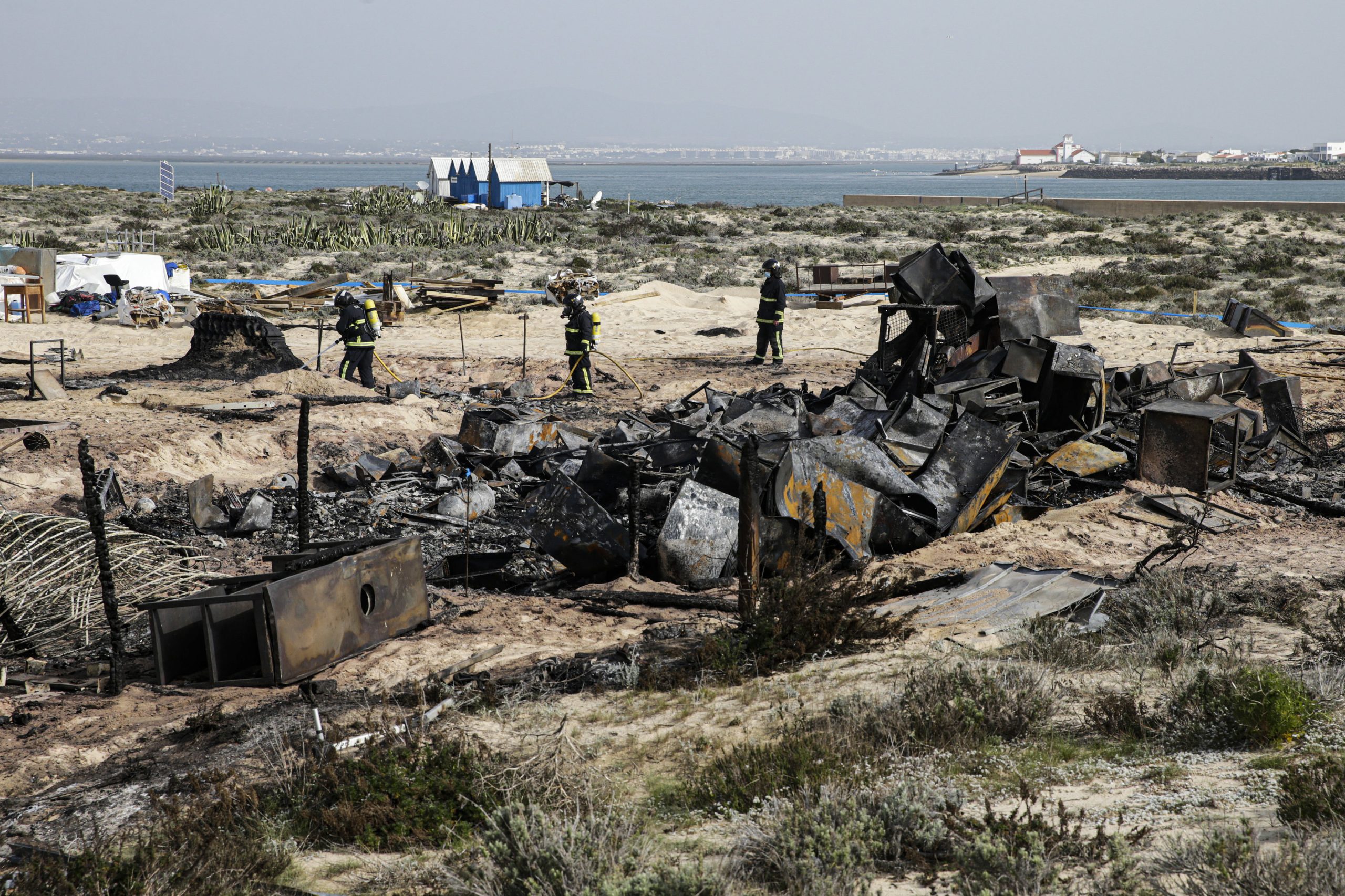 “Não sobrou nada”. Um milhão de euros de prejuízo em restaurante destruído na ilha Deserta em Faro