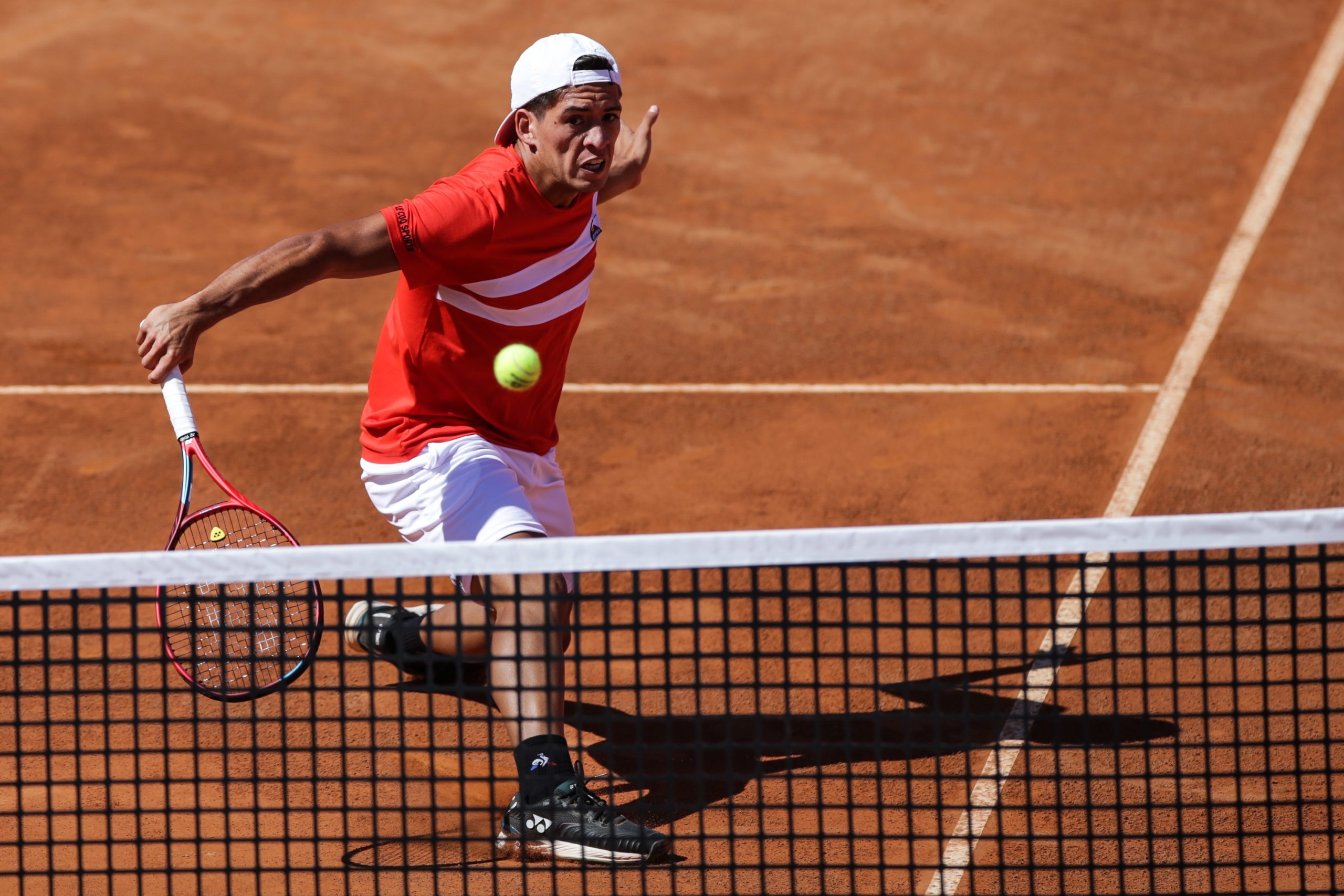 Estoril Open: Cai o campeão em título e está encontrado o primeiro finalista