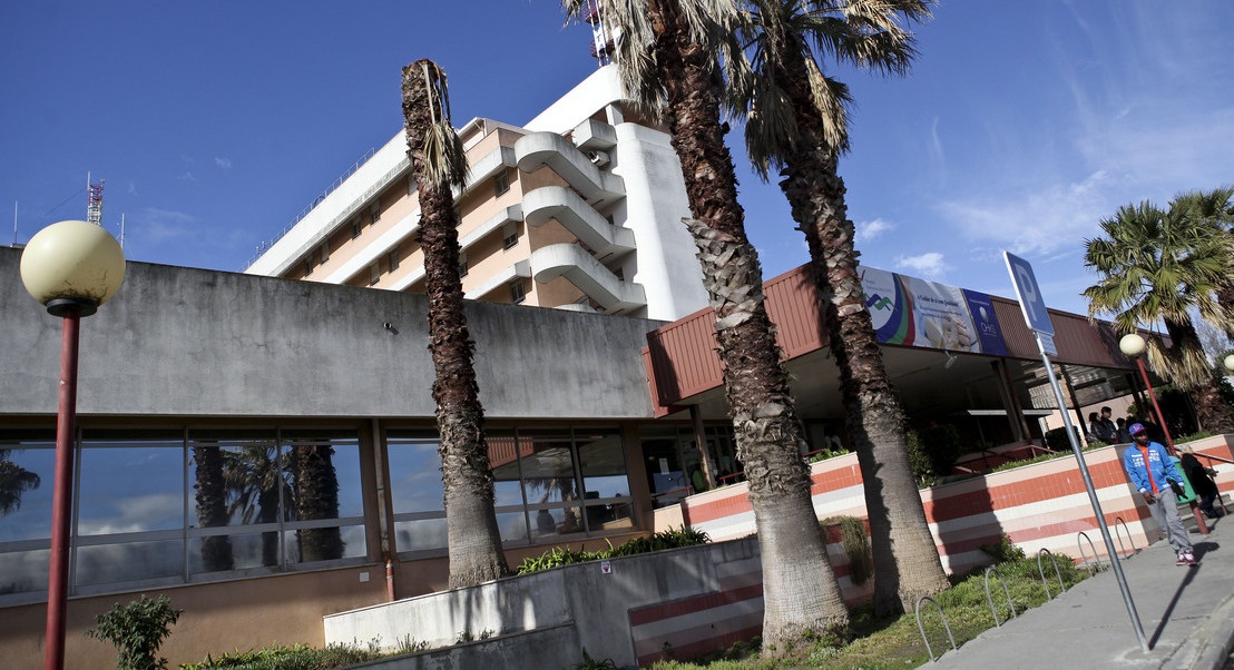 Sindicato dos Enfermeiros alerta que “caos” na urgência do hospital de Almada pode agravar-se
