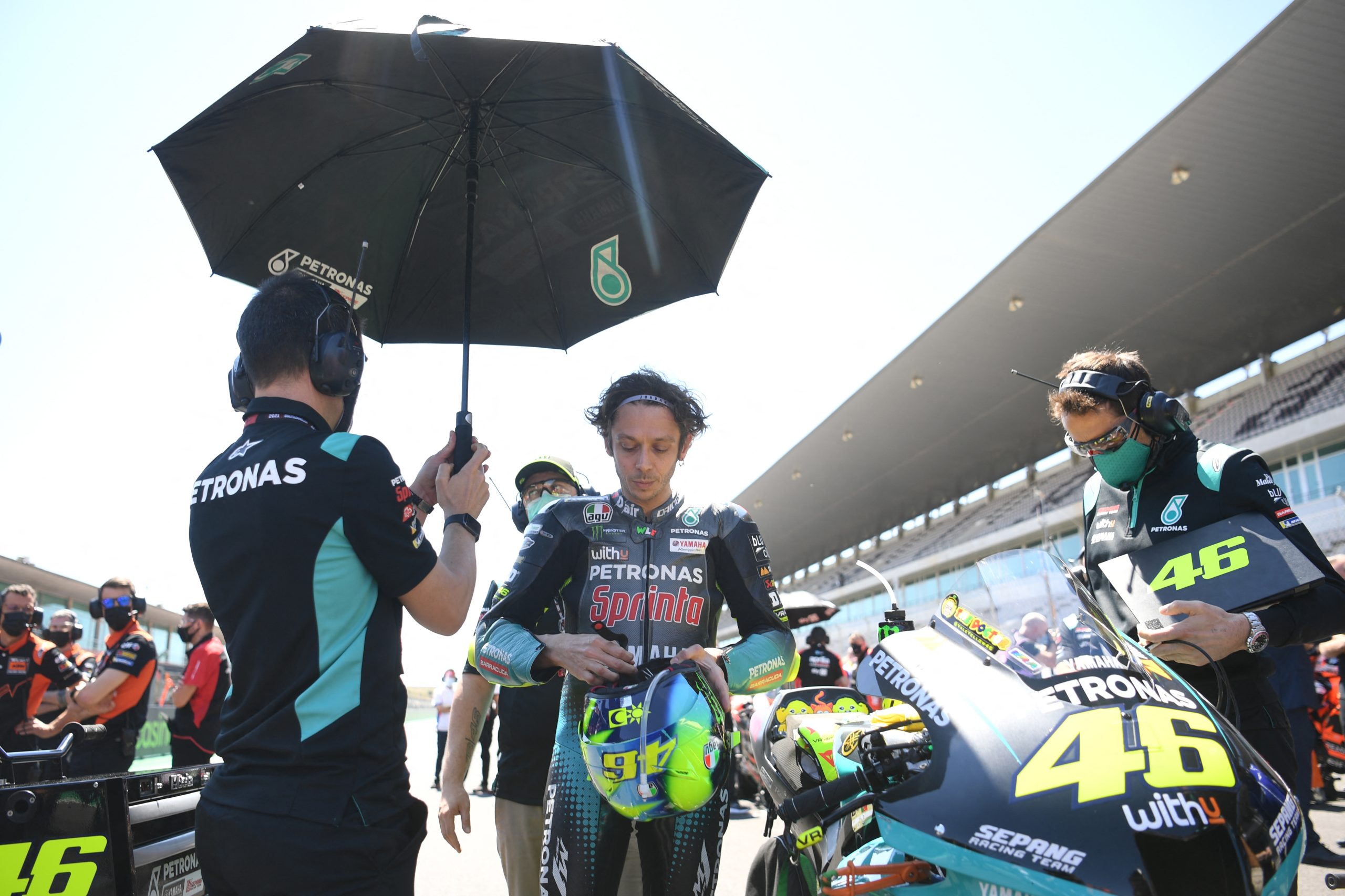 “É difícil, é um momento muito triste”. Valentino Rossi anuncia retirada após 26 épocas e nove títulos mundiais
