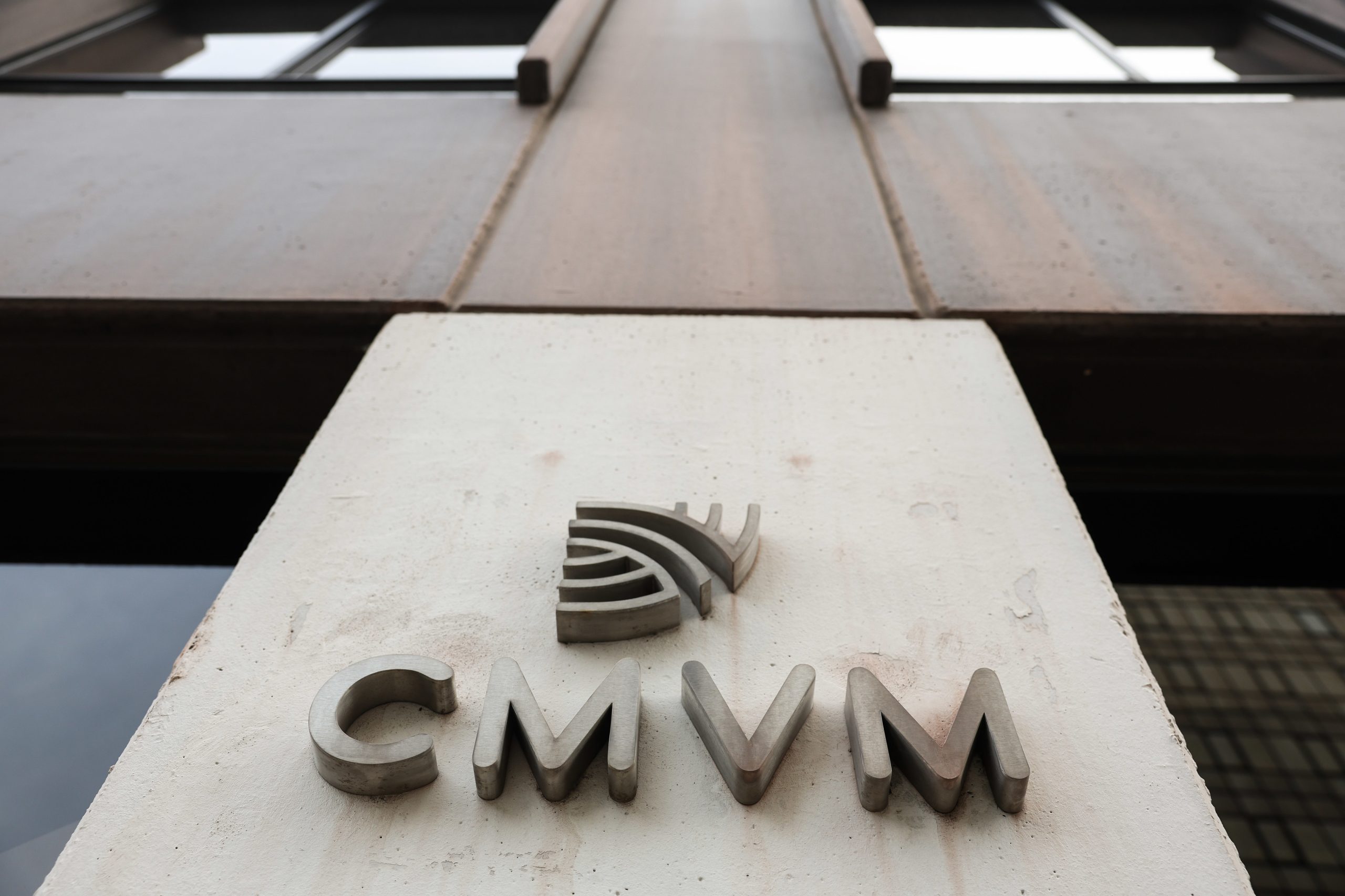 CMVM alerta investidores sobre atividade não autorizada da Câmbio Global