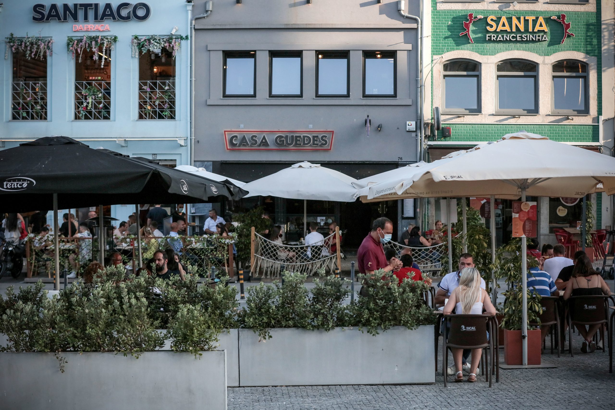 Nutricionistas alertam que portugueses estão a comer o dobro (e pedem ação do Governo)