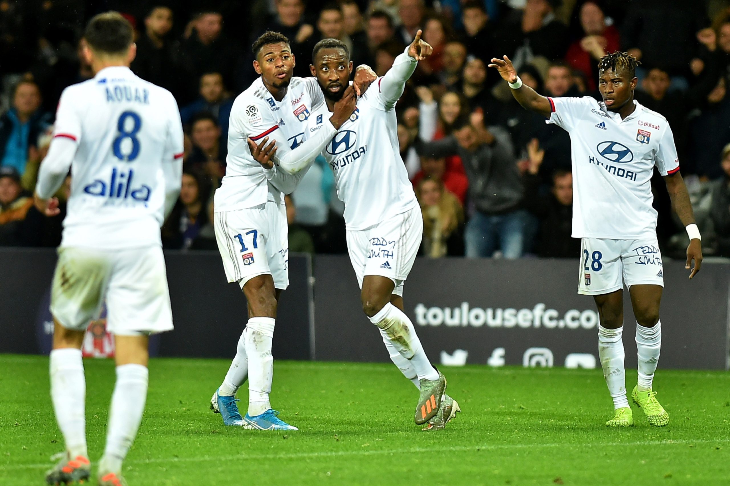 França. Autocarro da equipa do Lyon foi atacado antes de um jogo que acabaria ganho pelo Marselha