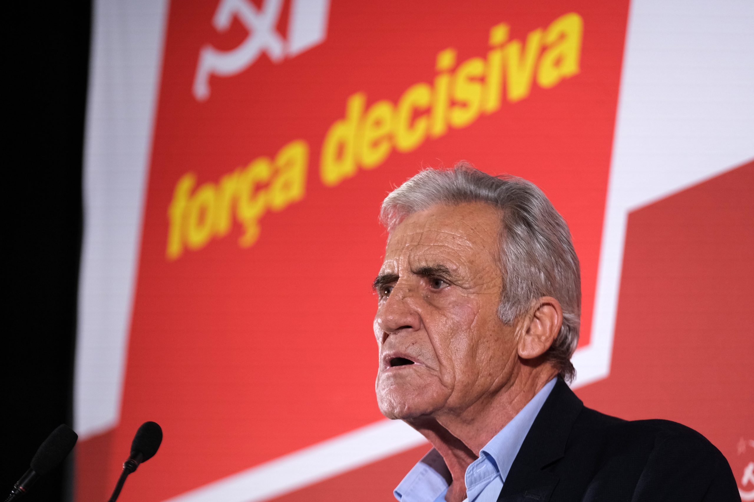 Crise política: Líder do PCP diz que não há orçamento porque PS quer maioria absoluta