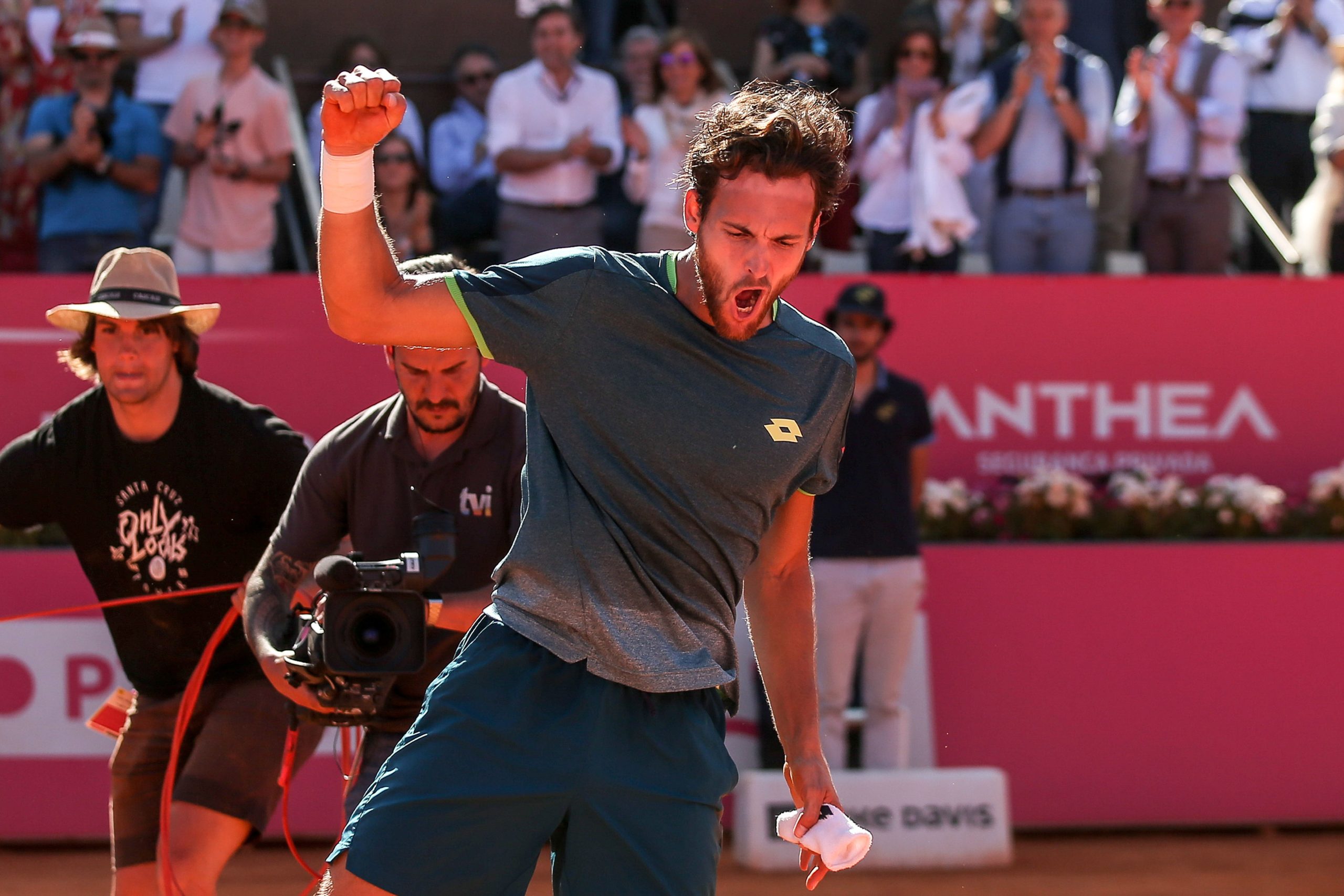 Estoril Open: João Sousa vence, faz história e alcança uma vitória que nunca um português conseguiu