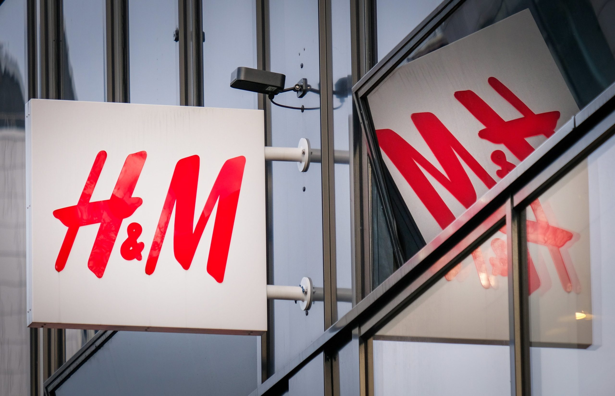 H&M retira anúncio depois de queixas sobre sexualização de menores