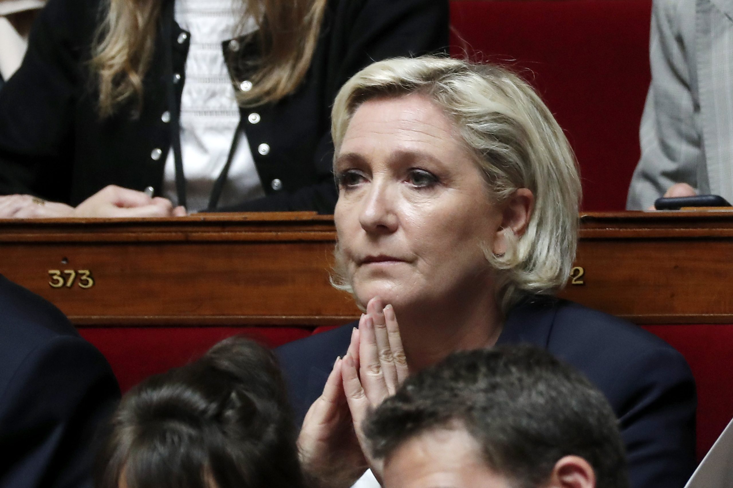 Le Pen acusada de abuso de confiança