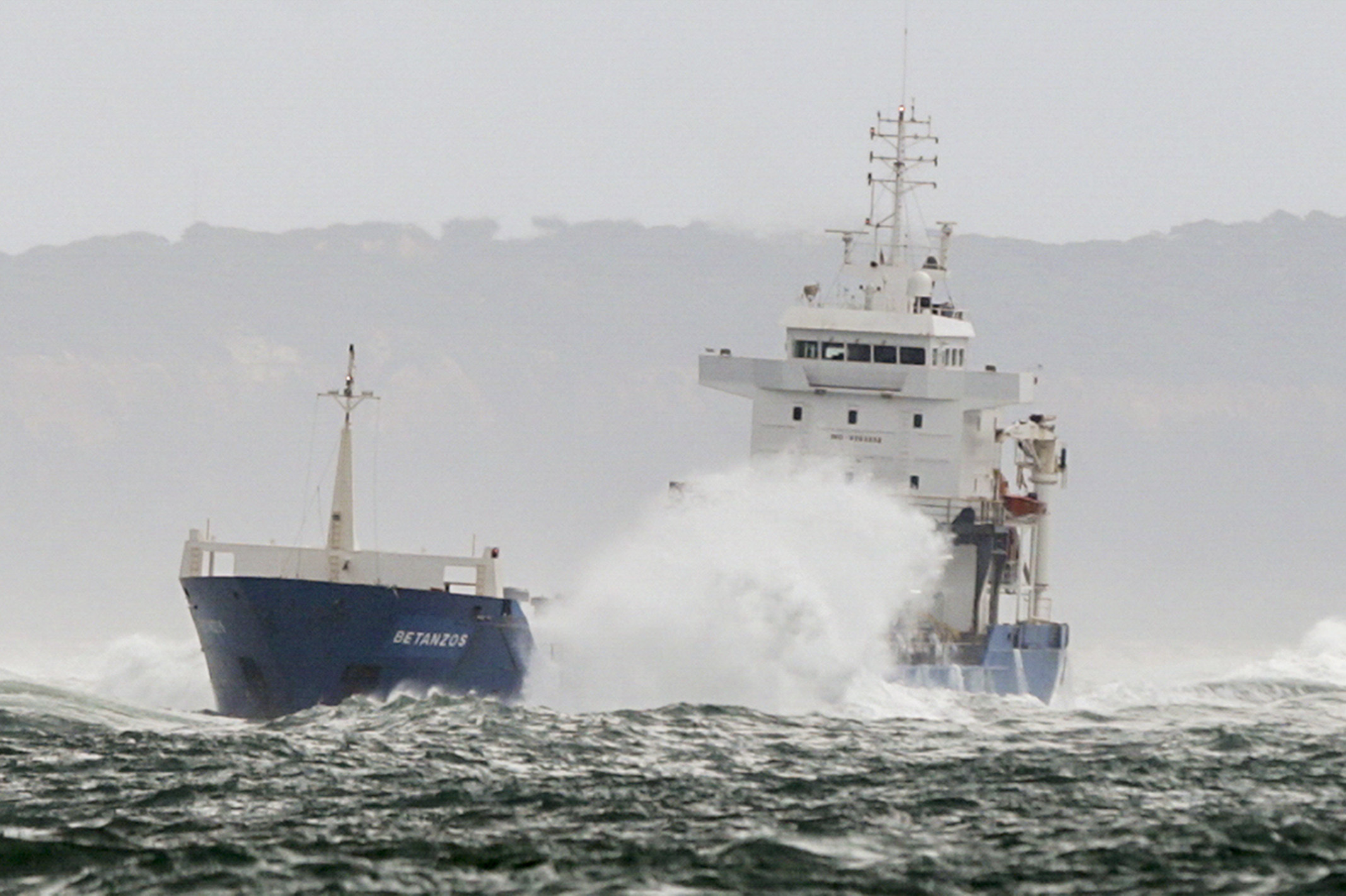 Navio “Betanzos” alvo de perícias da Polícia Marítima