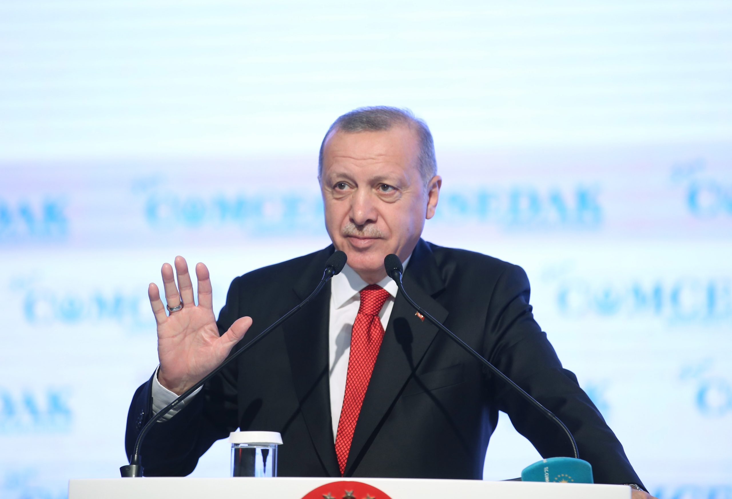 Erdogan diz que Macron está em “morte cerebral” após as críticas à intervenção na Síria