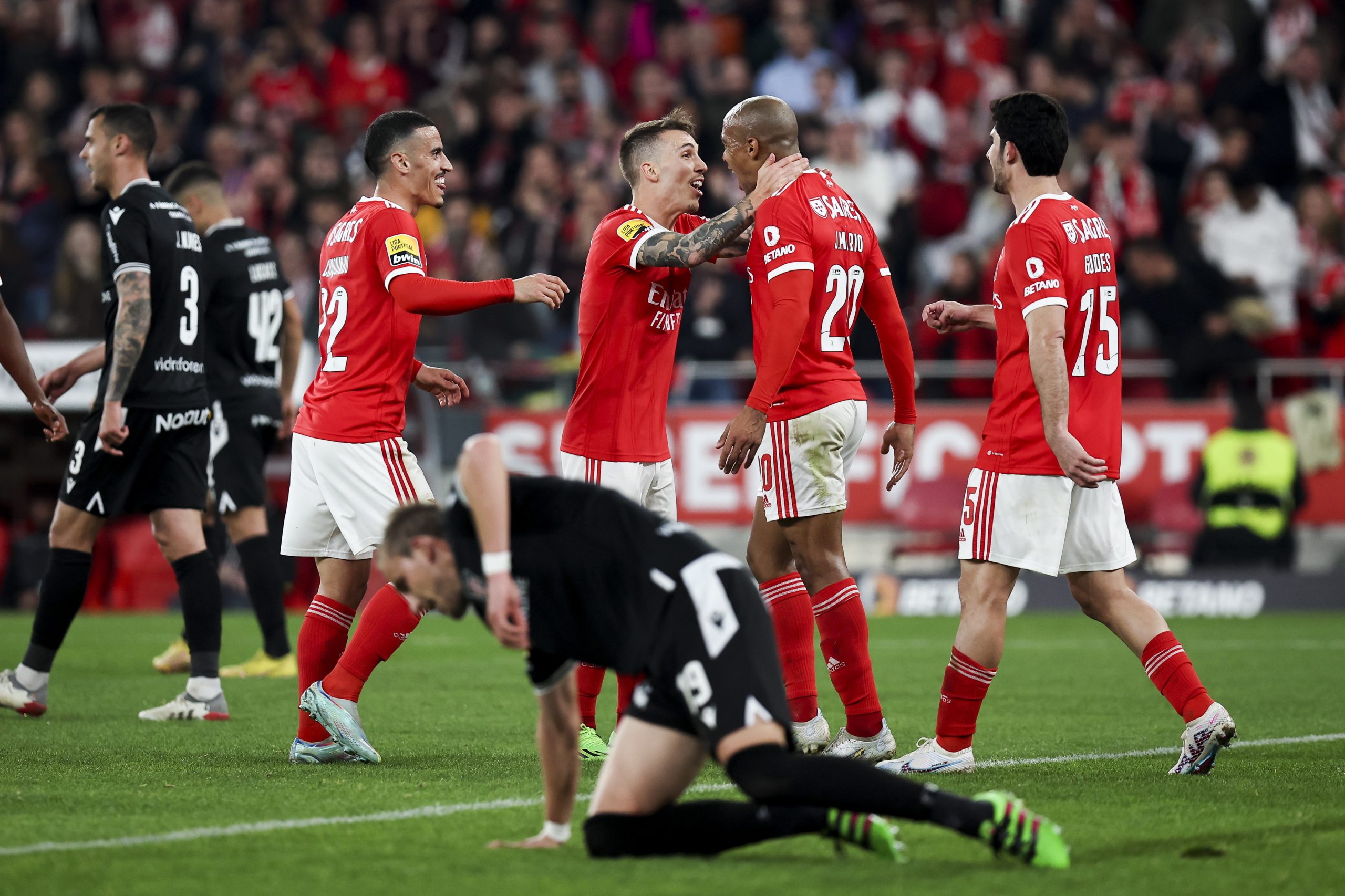 João Mário ‘bisa’ no triunfo do Benfica por 3-0 frente ao Casa Pia