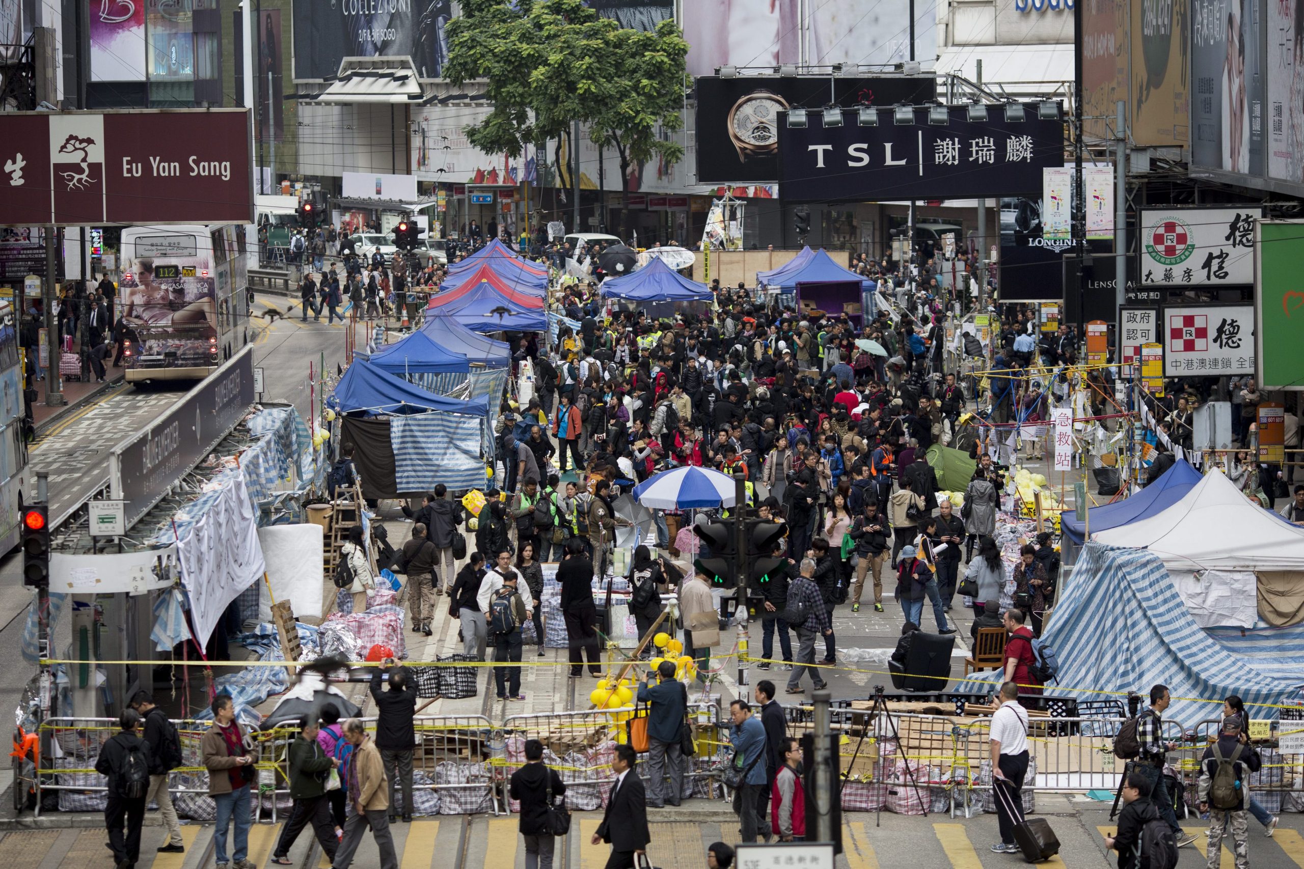Sete polícias de Hong Kong condenados por agressão em 2014 a manifestante pró-democracia