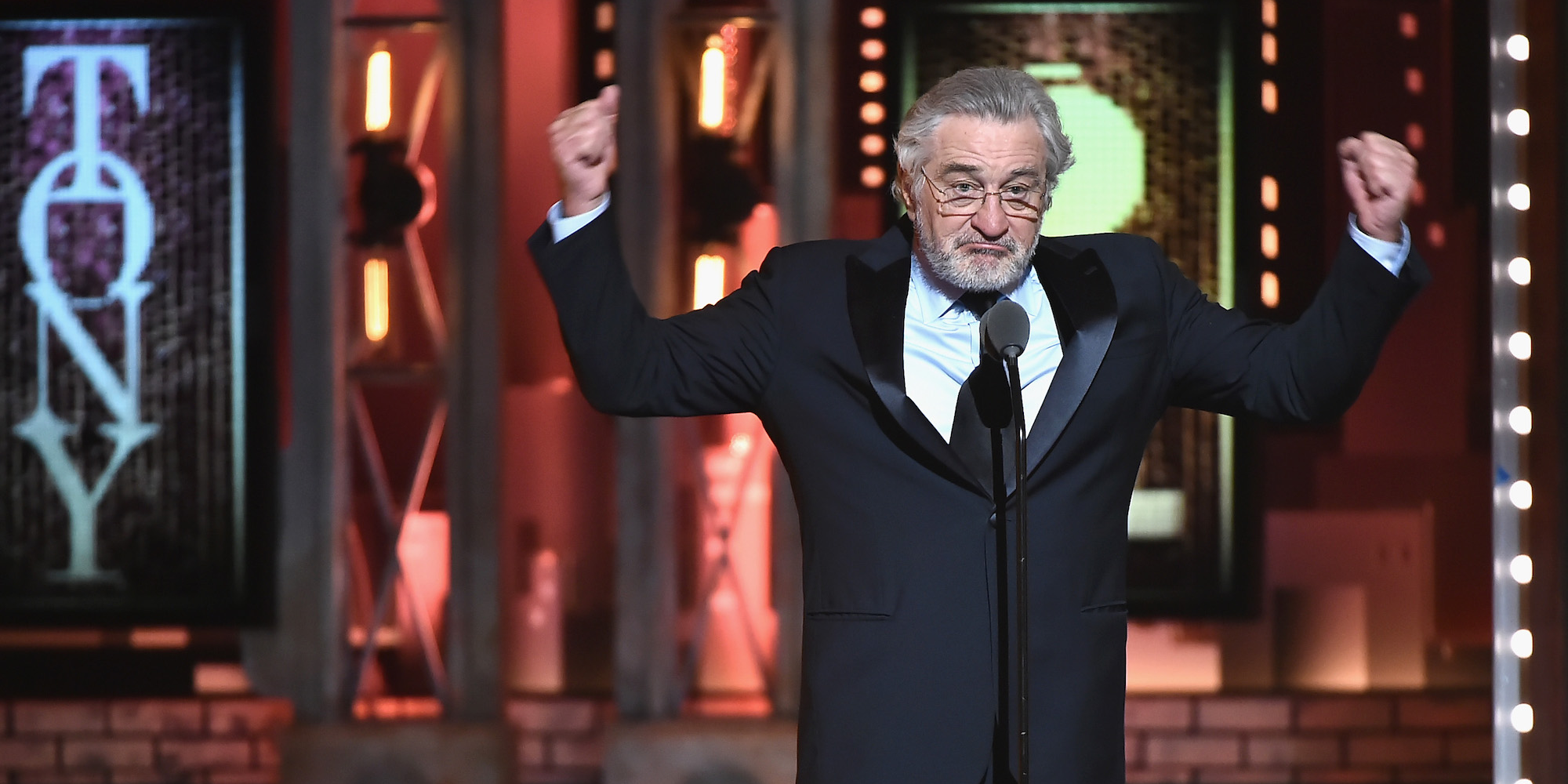 De Niro ovacionado nos Tony Awards depois de apontar baterias a Trump