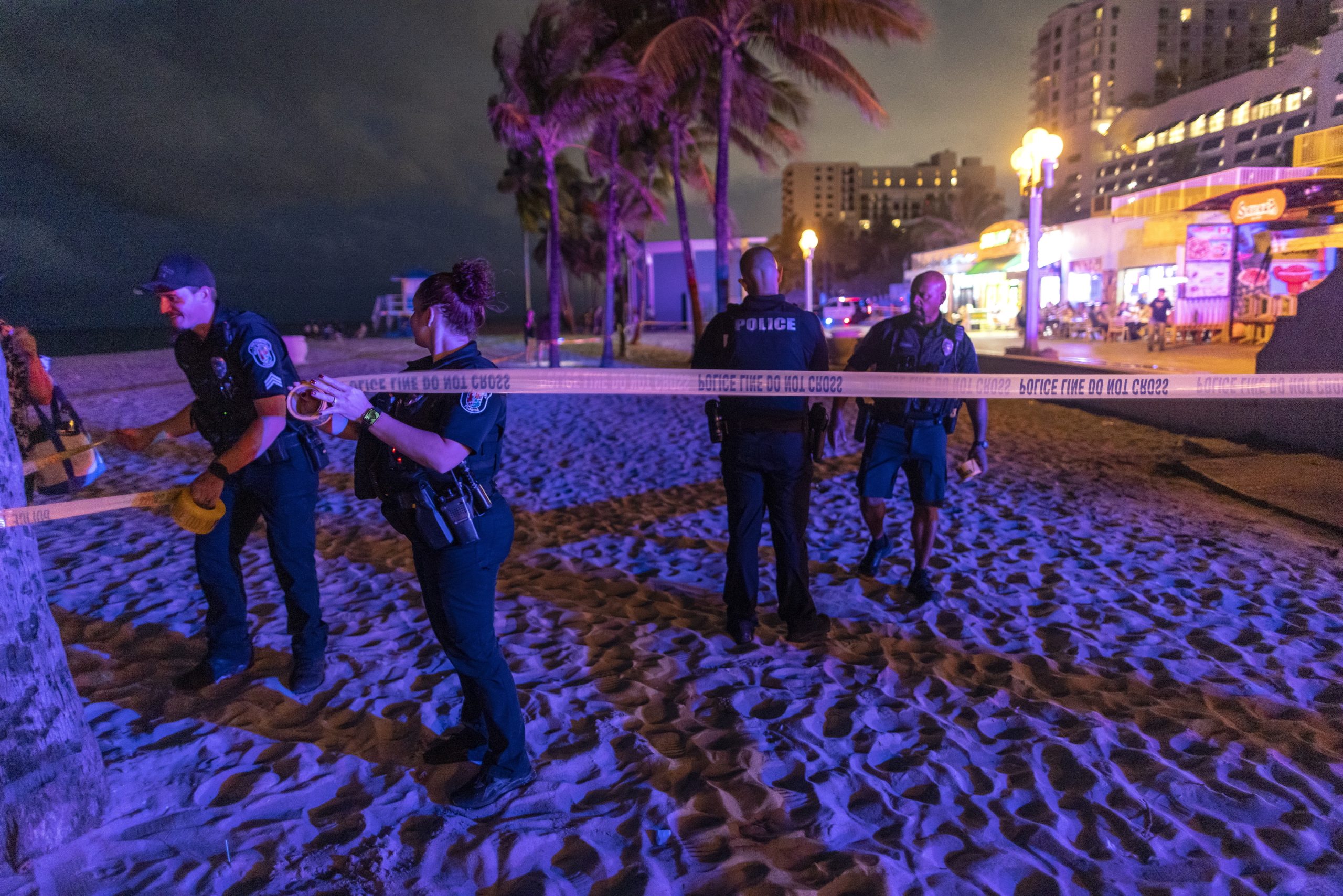 Vários feridos e cinco detidos após disparos no sul da Florida