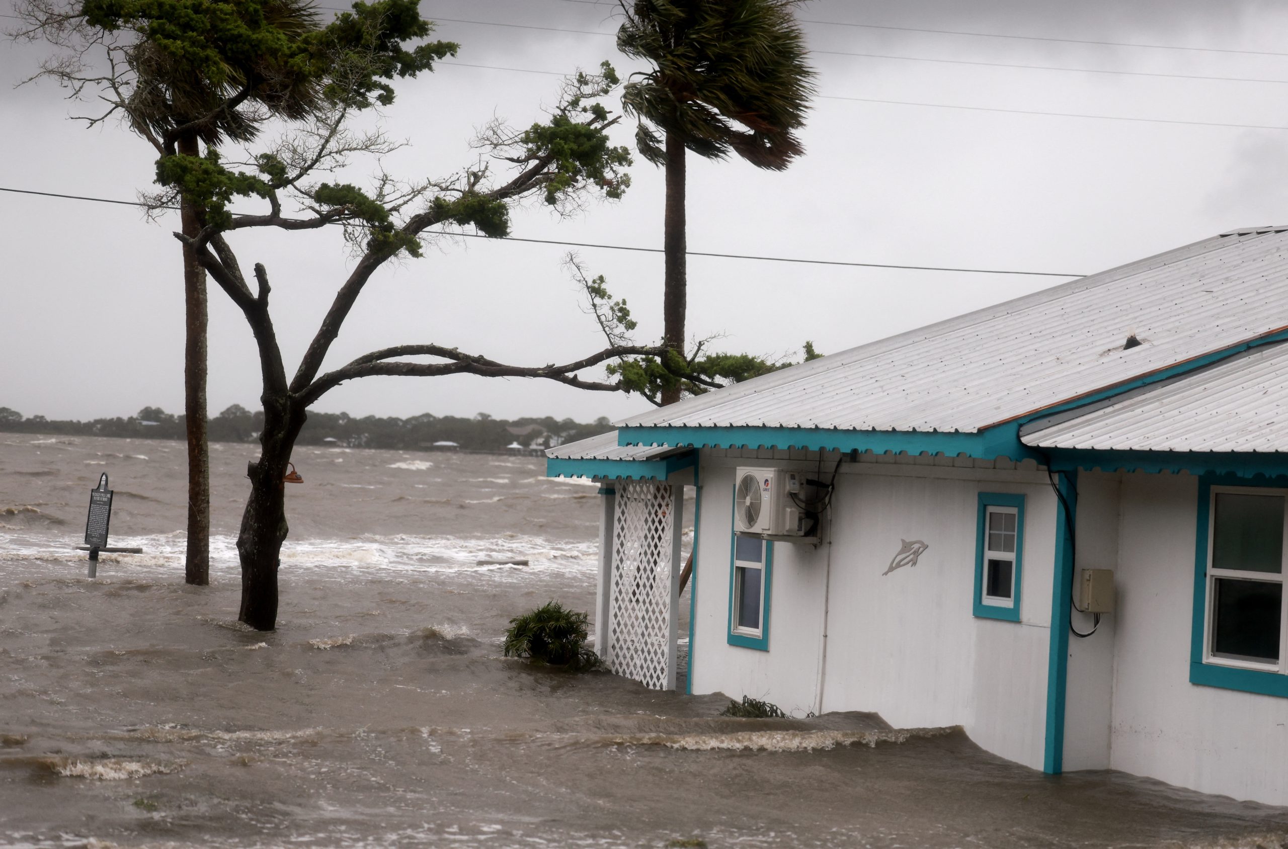 Estado de emergência na Flórida. Tempestade Debby provocou cinco mortos. Veja as imagens da destruição