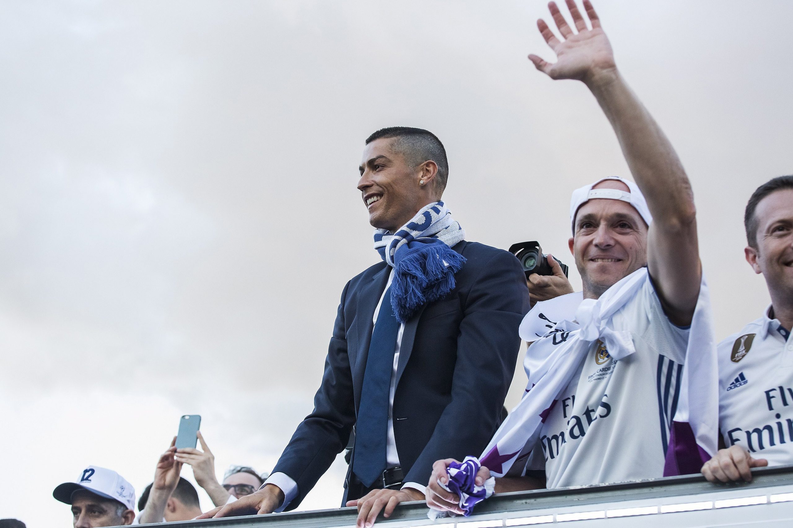 Cristiano Ronaldo interrompido nos festejos por pedidos para nova Bola de Ouro