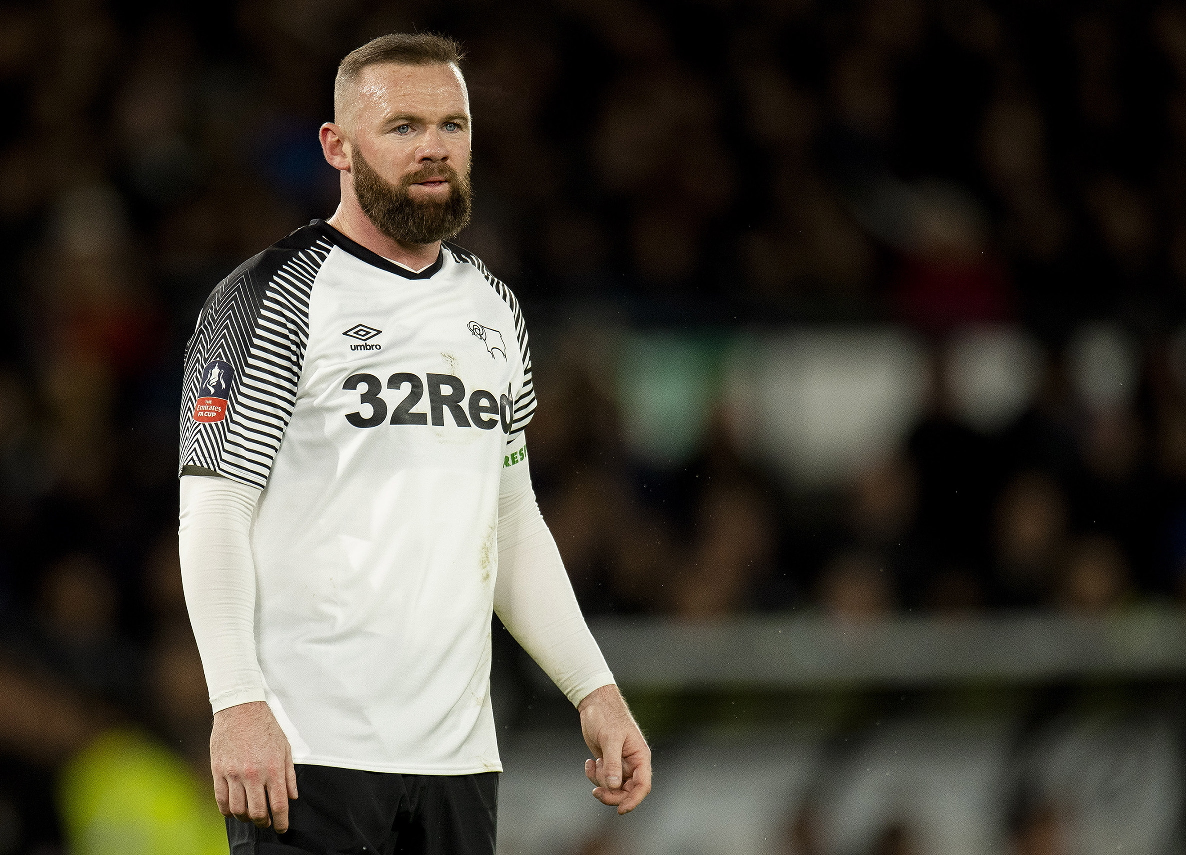Covid-19: Wayne Rooney diz que futebolistas são “alvos fáceis” na questão dos salários