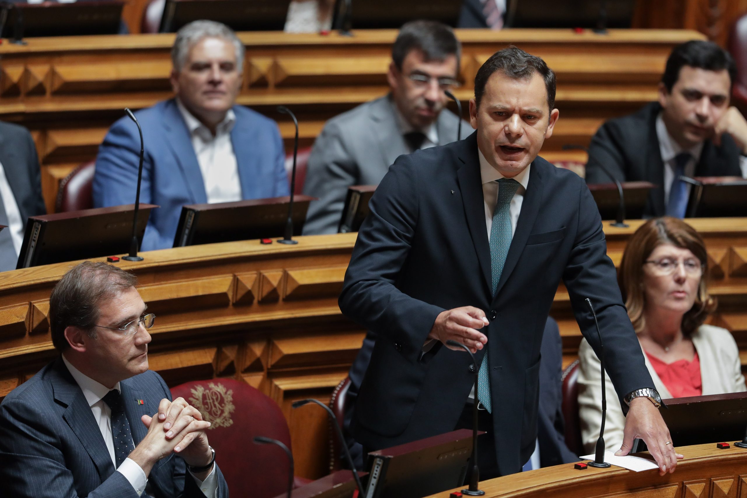 Luís Montenegro acusa Governo socialista de fazer colapsar o Estado