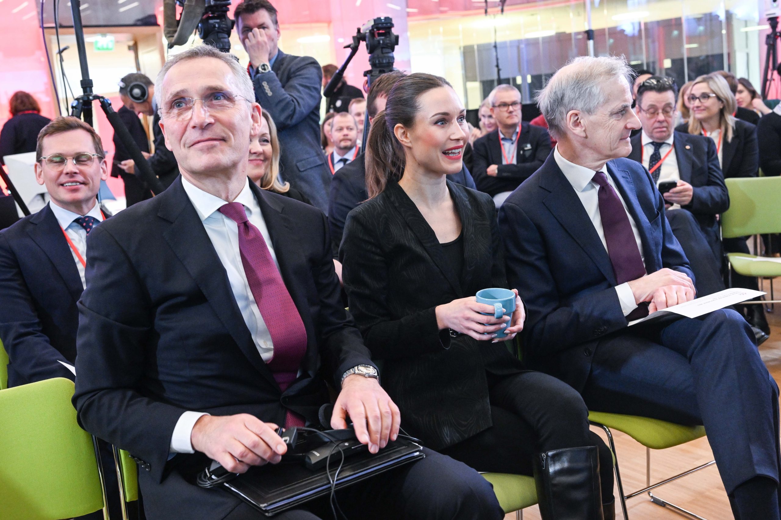 Stoltenberg convoca Finlândia, Suécia e Turquia para desbloquear adesão à NATO