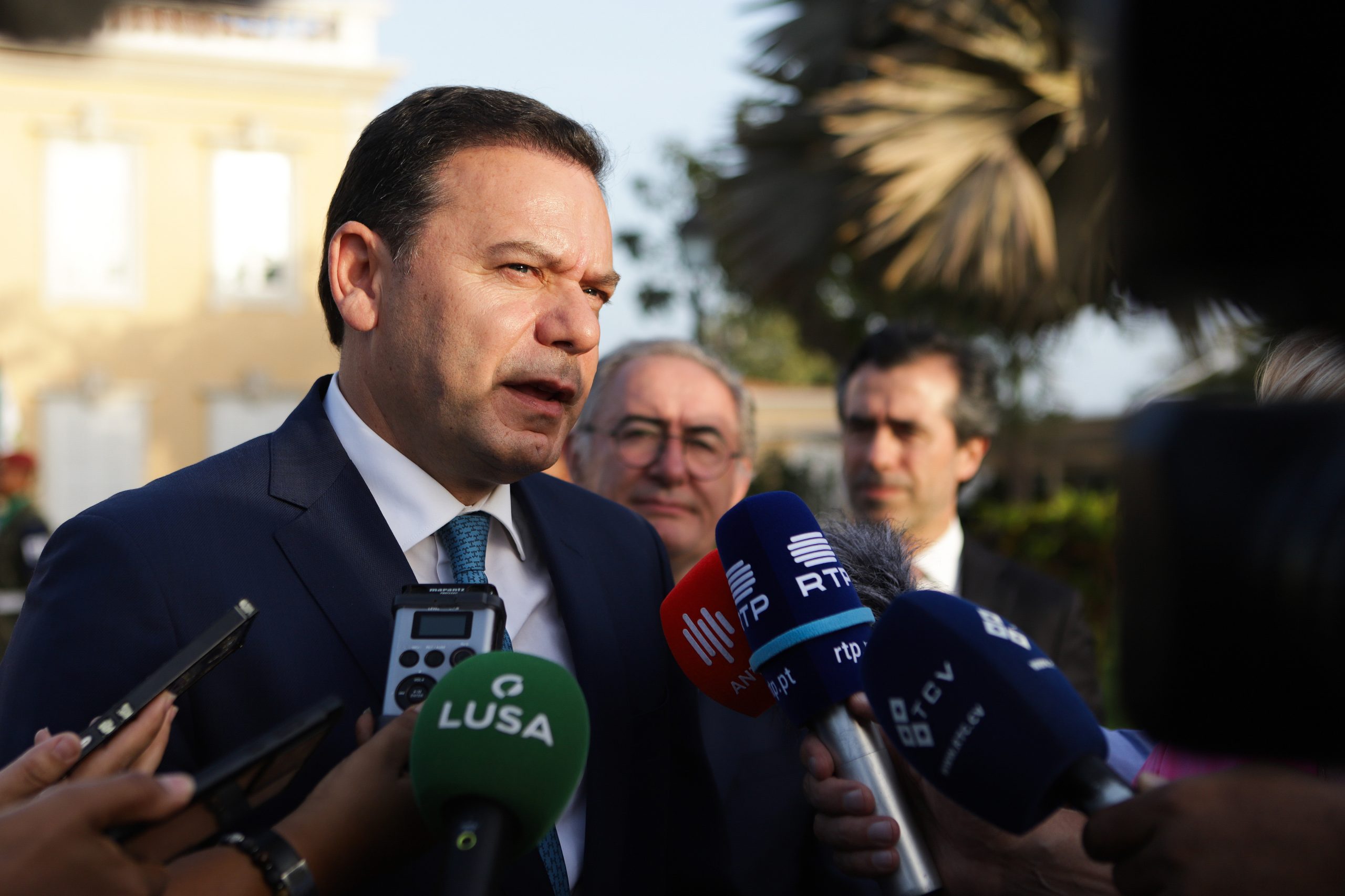 Senhor primeiro-ministro, tem tido sorte com jornalistas?