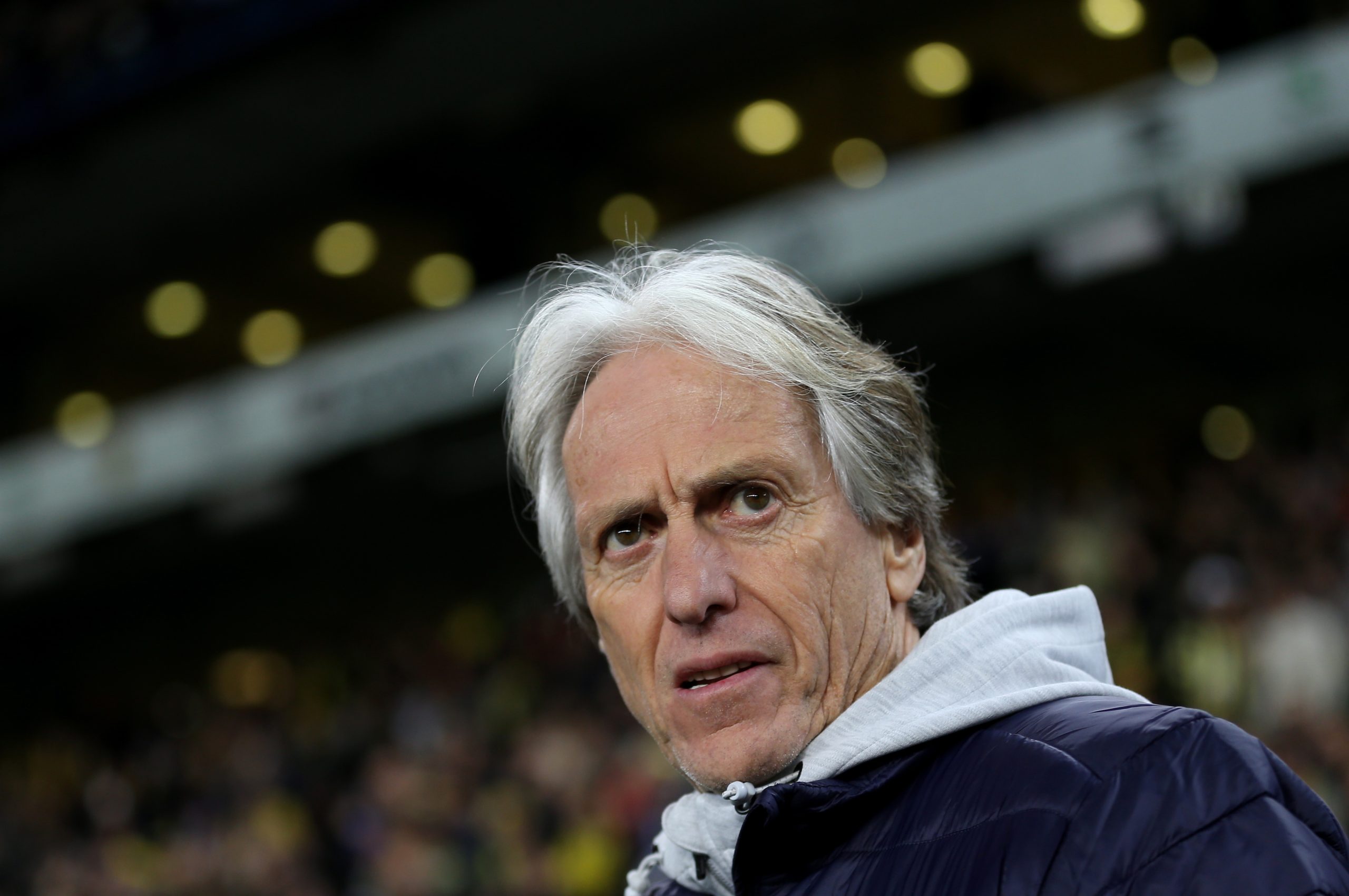 Fenerbahçe, de Jorge Jesus, goleia por 4-0 no regresso da Liga turca