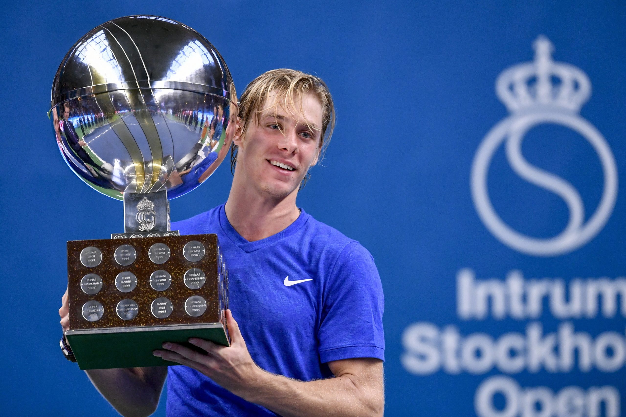 Shapovalov vence torneio de ténis de Estocolmo e alcança primeiro título