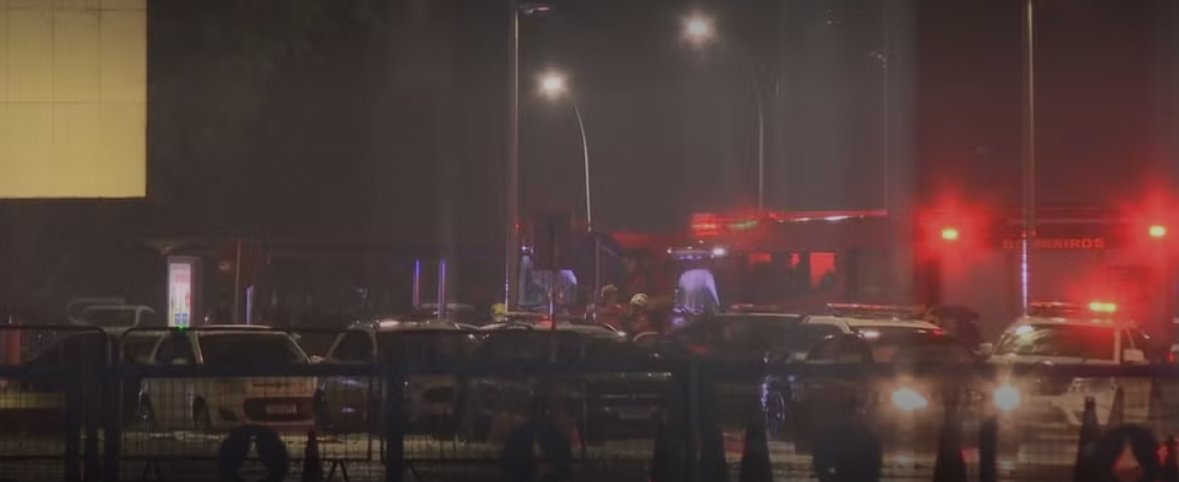 Dois carros explodiram e uma pessoa morreu em frente ao Supremo Tribunal em Brasília