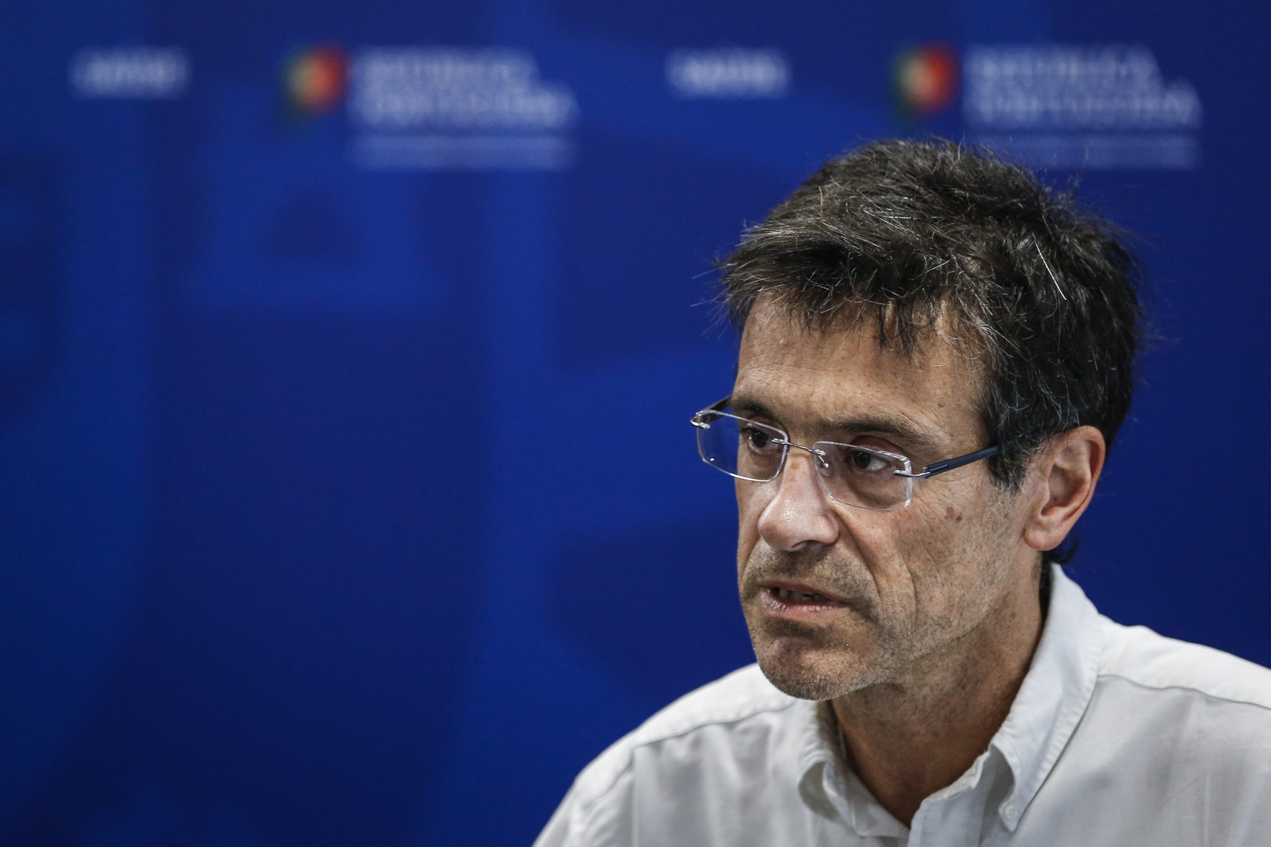 Covid-19: Sociedade Portuguesa de Cuidados Intensivos defende adiamento de cirurgias e consultas programadas