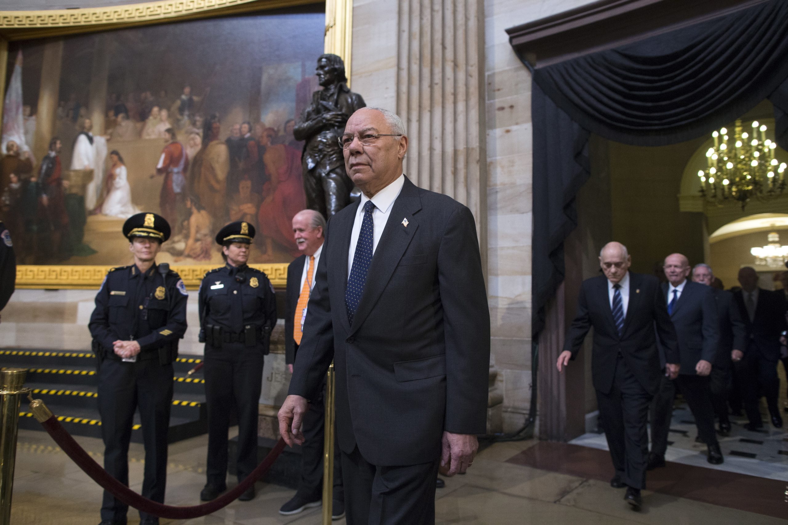 Colin Powell anuncia apoio a Joe Biden nas presidenciais norte-americanas