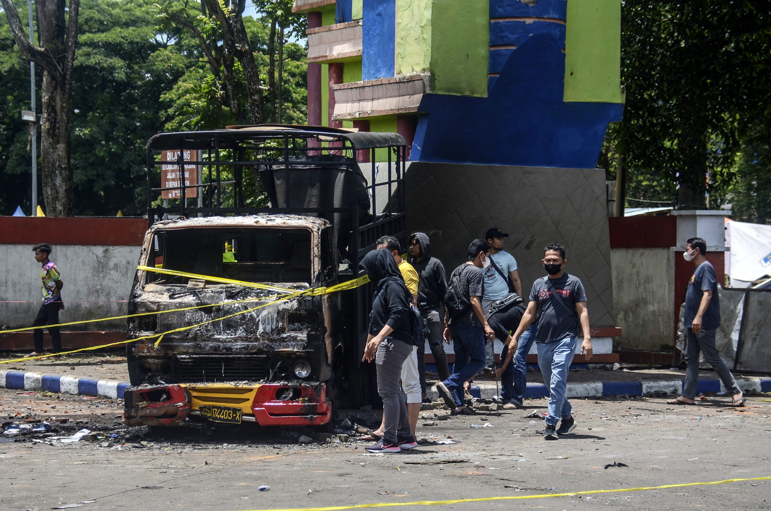 Invasão de estádio na Indonésia: balanço de vítimas desce de 174 para 125 mortos devido a erro de registo nos hospitais