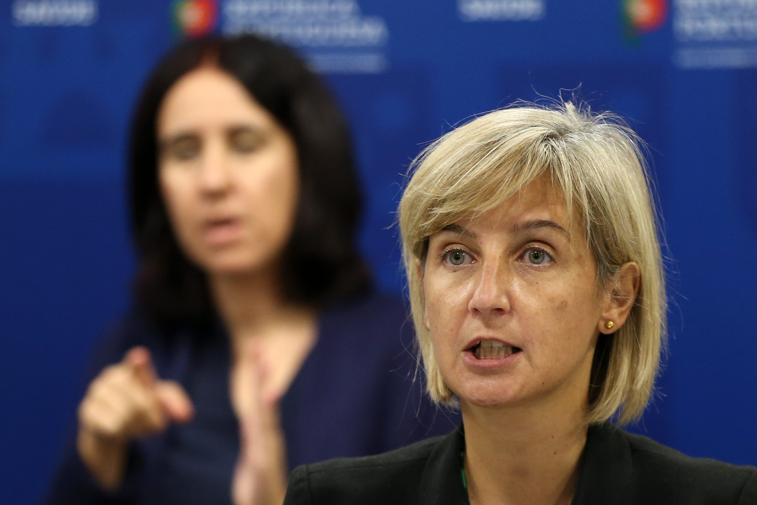 Marta Temido admite alargar prémios aos profissionais a trabalhar na segunda vaga da pandemia