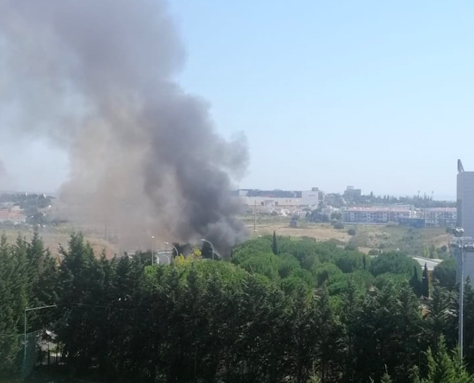 Autocarro arde em Porto Salvo, em Oeiras. Motorista e passageiros sem qualquer ferimento